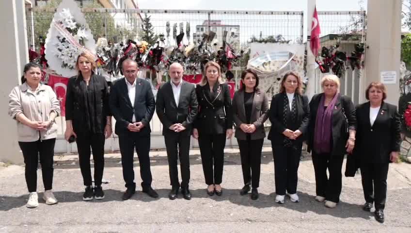 CHP heyeti Kahramanmaraş'taki okul saldırısında hayatını kaybedenlerin aileleriyle görüştü... CHP'li Asu Kaya: "Aileler çocuklarının şehit sayılmasını ve isimlerinin yaşatılmasını istiyor"