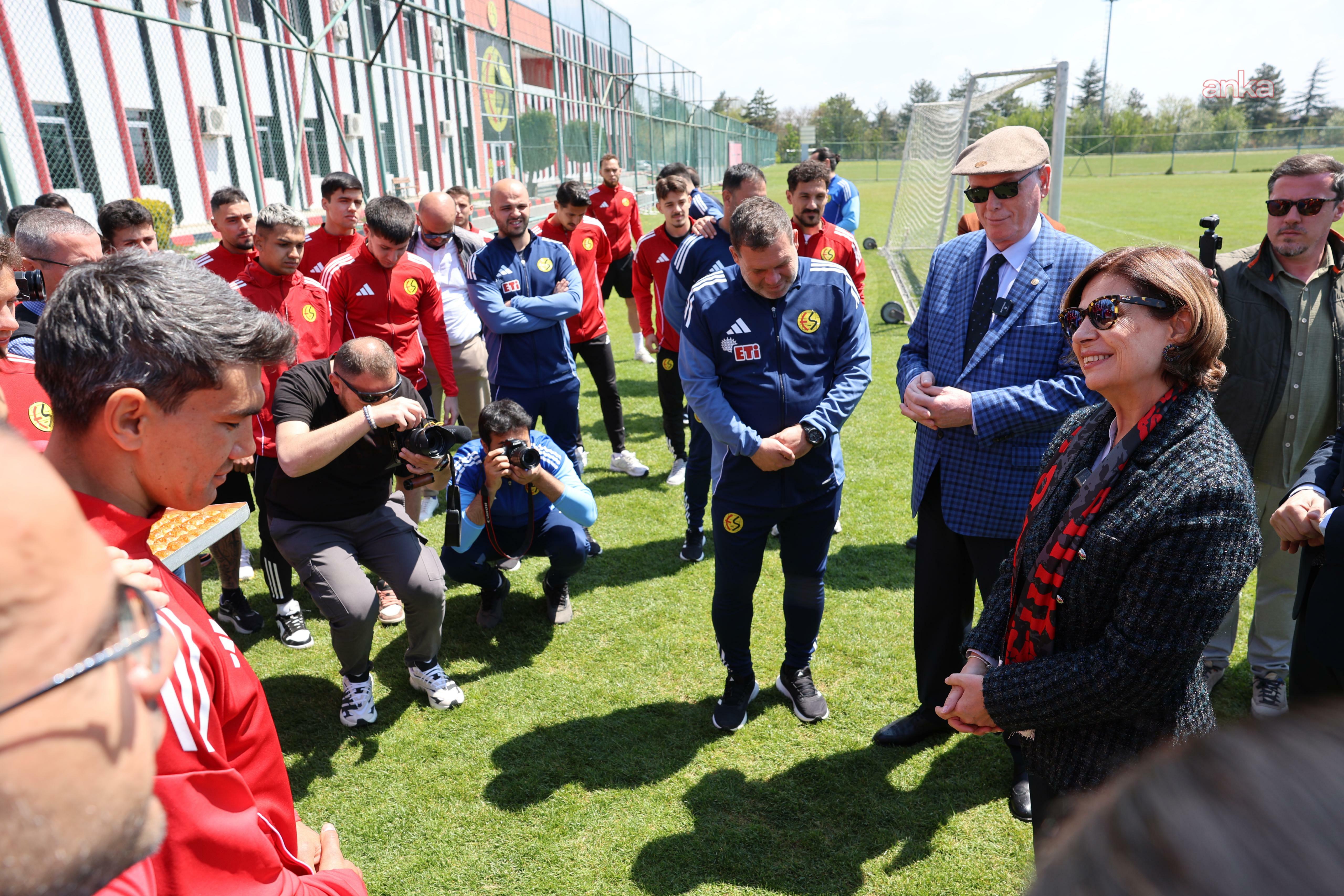 Eskişehir Büyükşehir Belediye Başkanı Ünlüce’den kentin takımına destek ziyareti