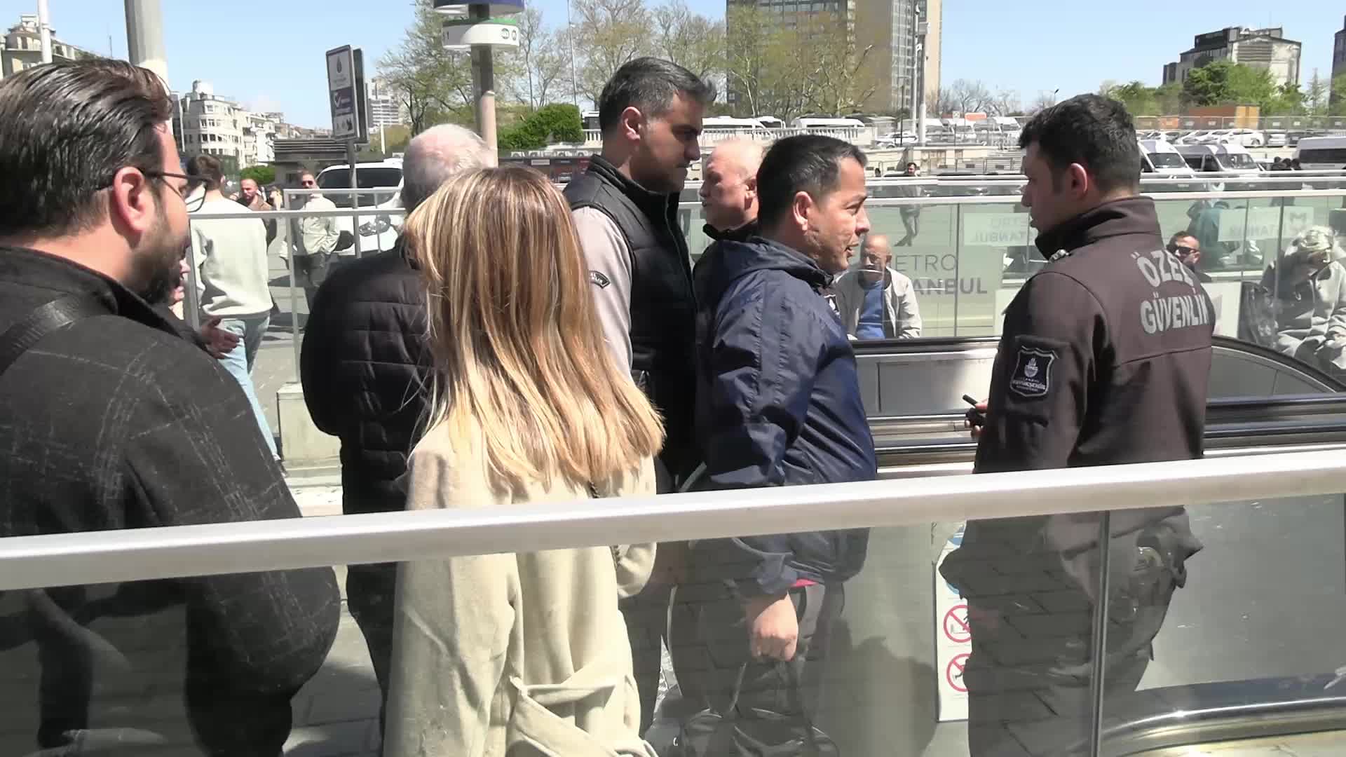 Taksim'de 1 Mayıs 77 anmasına polis müdahalesi, gözaltına alınanlar oldu