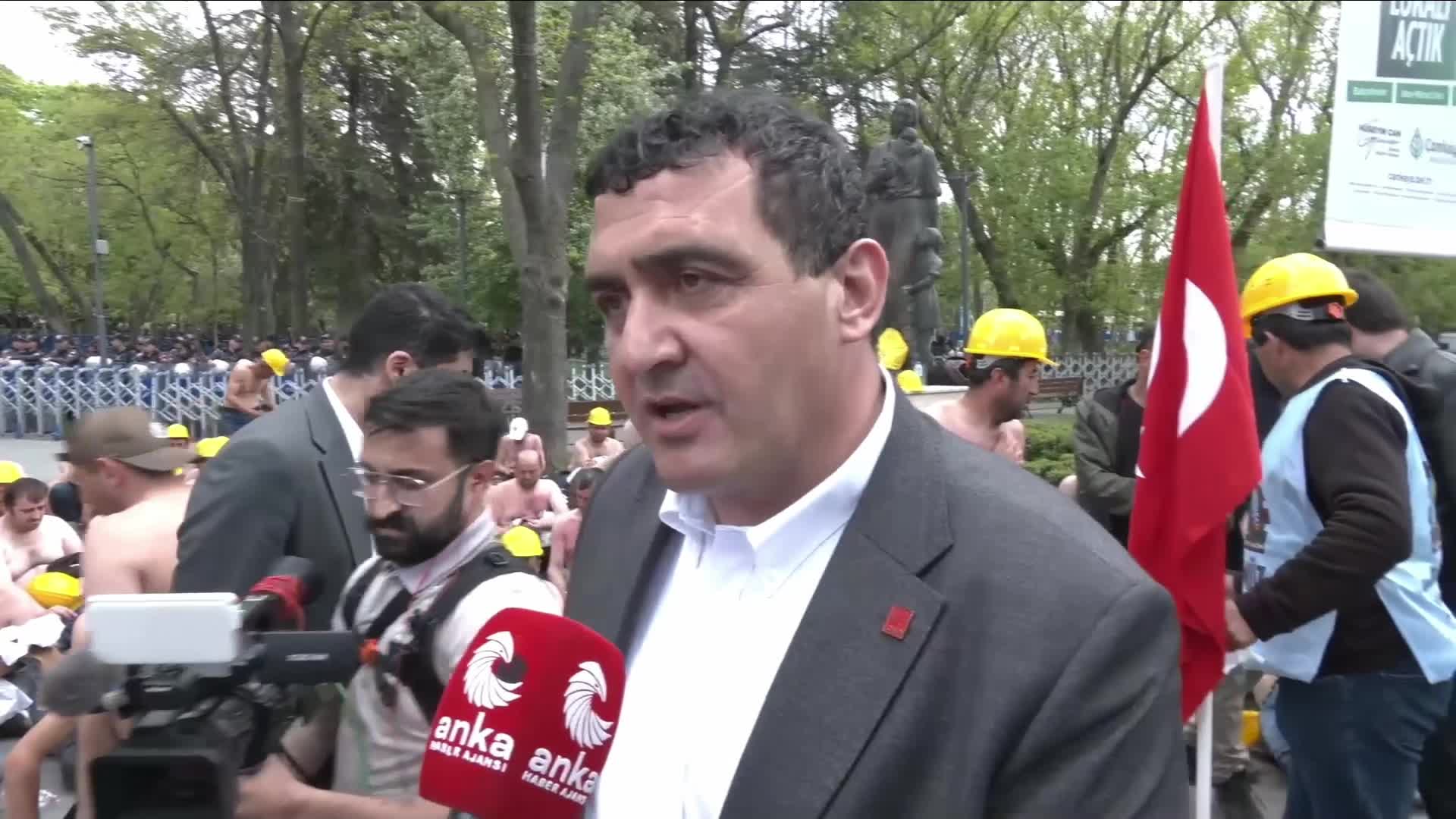 İşçilerin eyleminde Gökay Çakır ve Başaran Aksu gözaltına alındı... Ulaş Karasu: "Gözaltı bir çözüm değil, çözüm insanların emeğinin karşılığının ödenmesi"