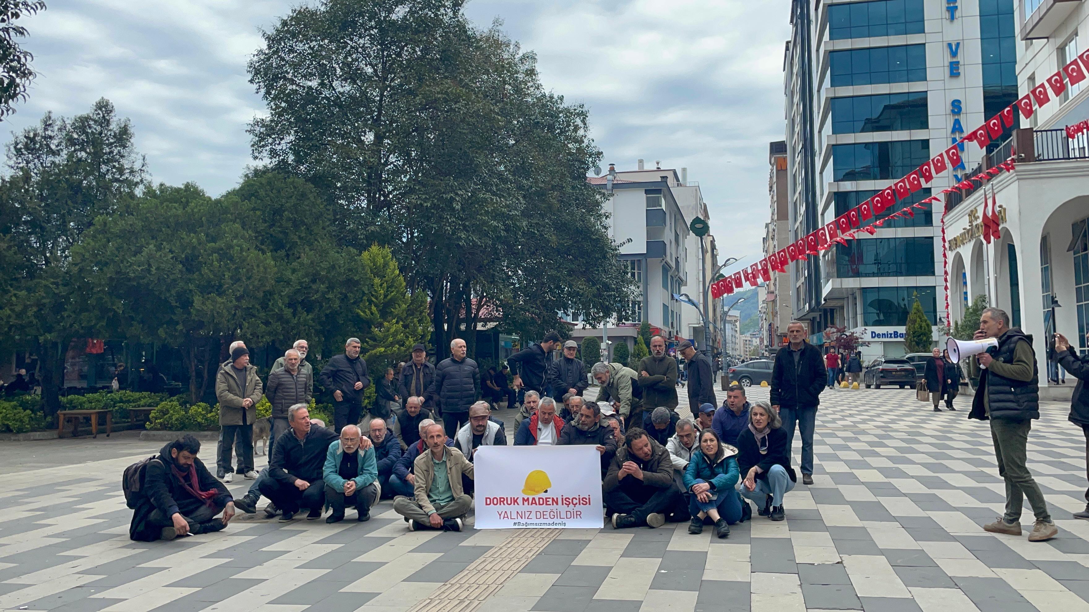 Hopa’da Doruk Madencilik işçilerine destek eylemi: "Hak gasplarına son verin"