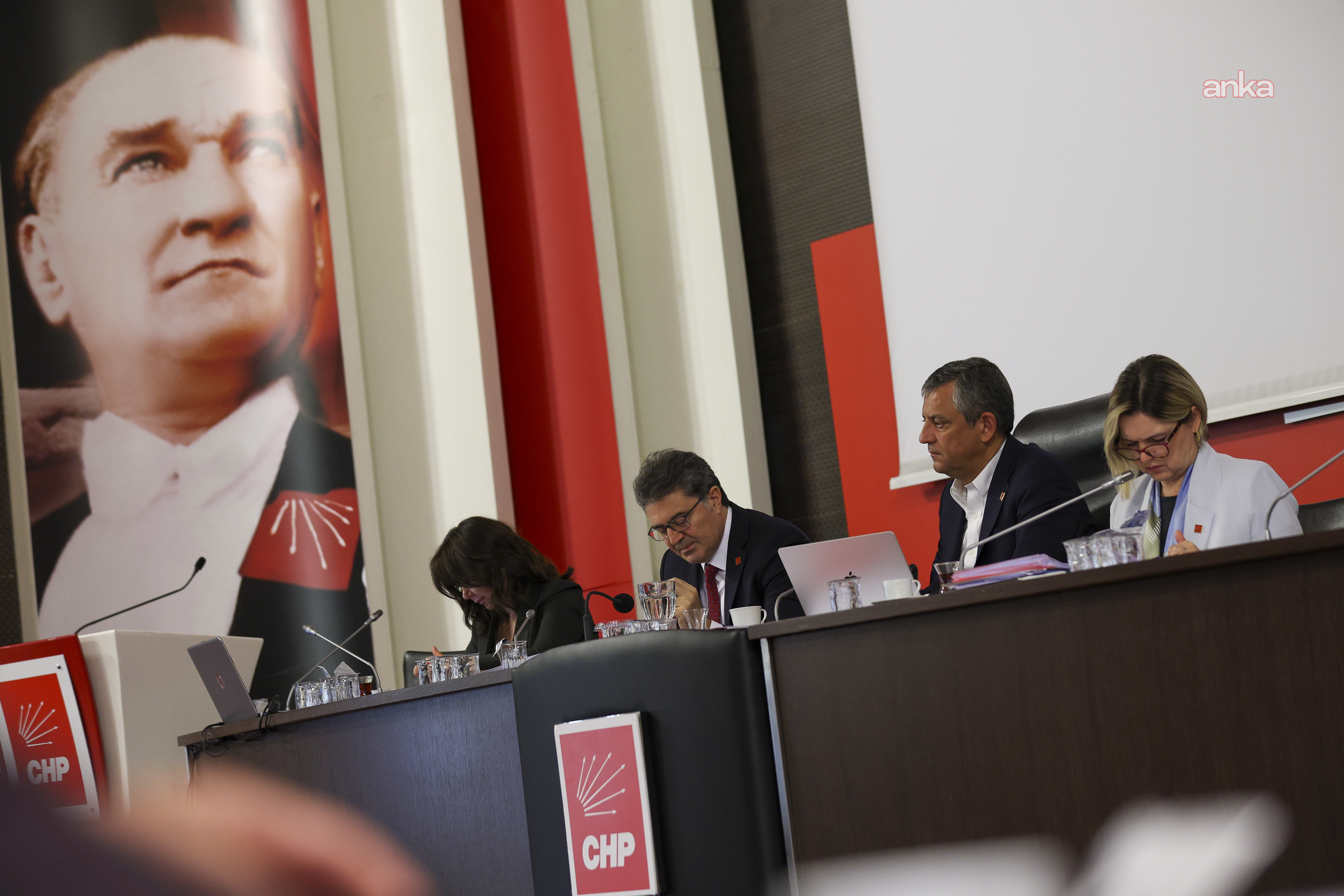 CHP PM, Özgür Özel başkanlığında toplandı... Saha çalışmaları dört başlıkta başlıyor
