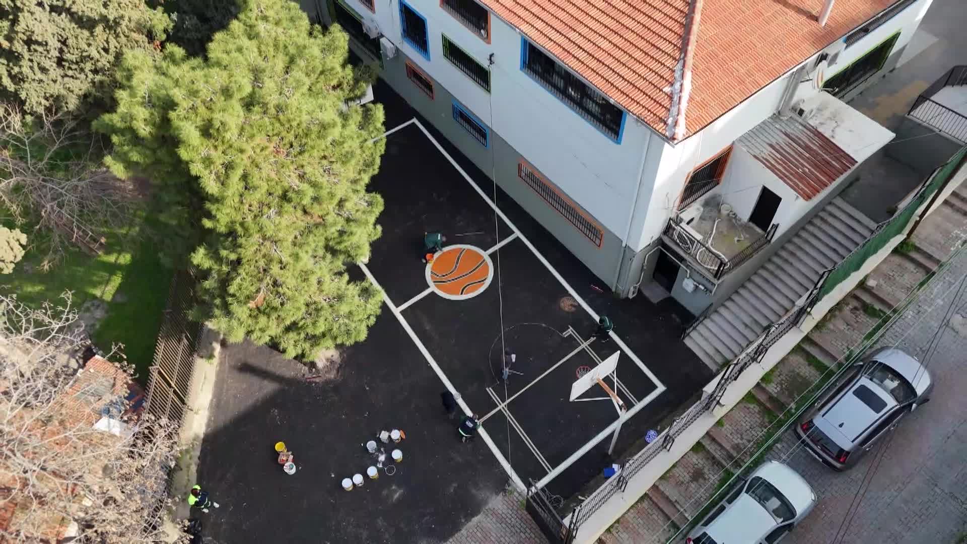 Konak’ta ‘renkli dokunuş’ okul bahçelerine de geldi