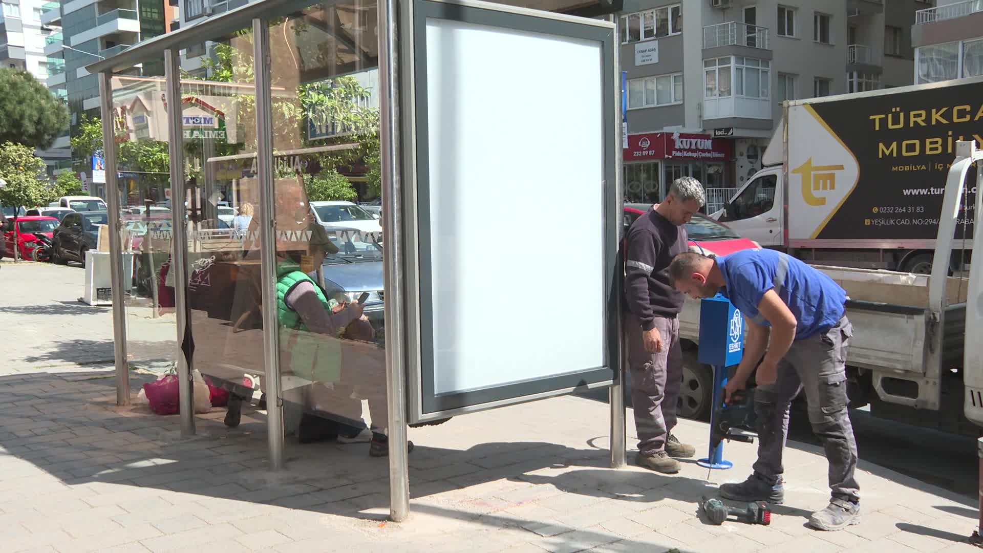 ESHOT’tan duraklarda temizlik hareketi