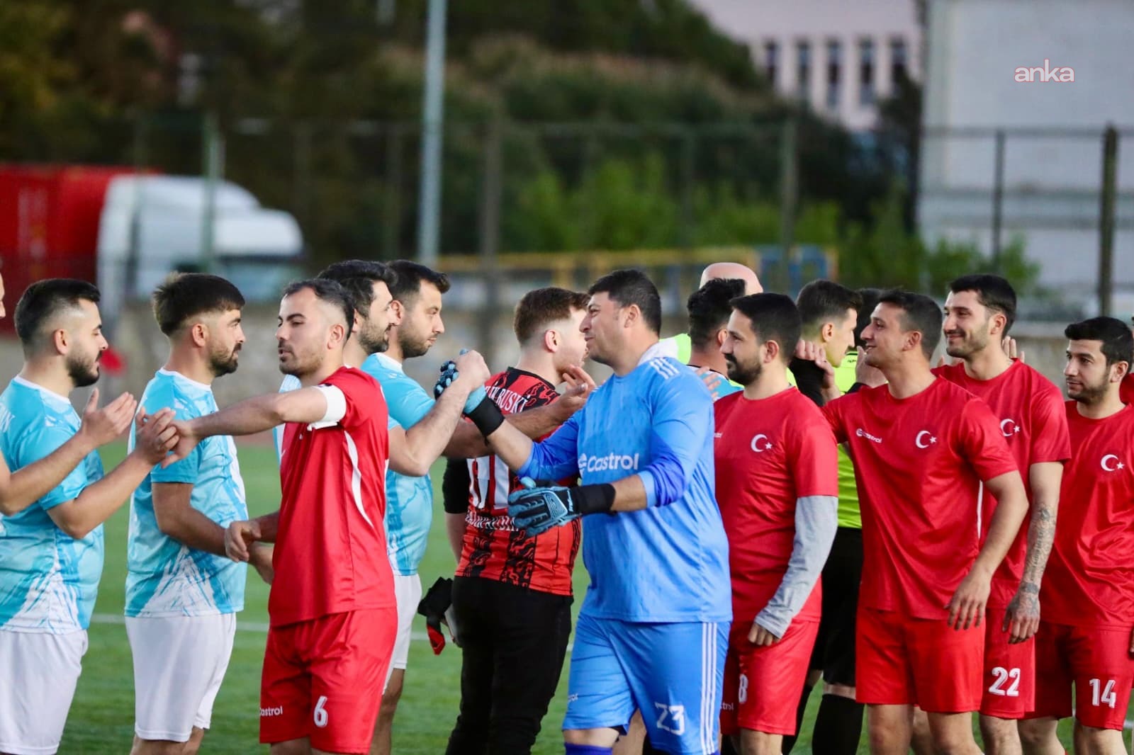 Gemlik’te 1 Mayıs'ın birleştirici gücü sahalara taşınıyor: 3. Emek Kupası turnuvası başladı
