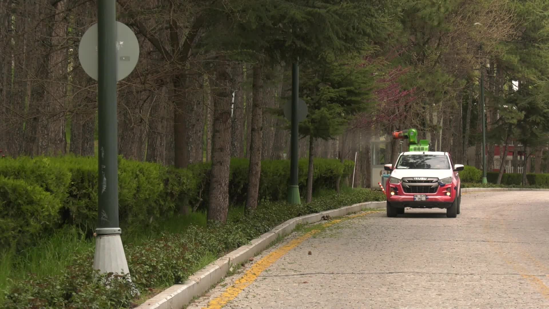 Ankara Büyükşehir Belediyesi ekiplerinden kapsamlı ilaçlama seferberliği