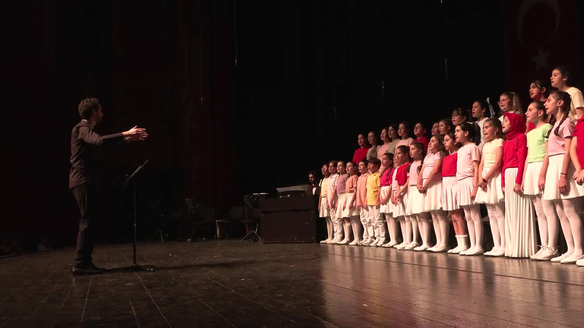 Bursa Çocuk Senfoni Orkestrası ve çocuk korolarından "Çocuk Şenliği" konseri