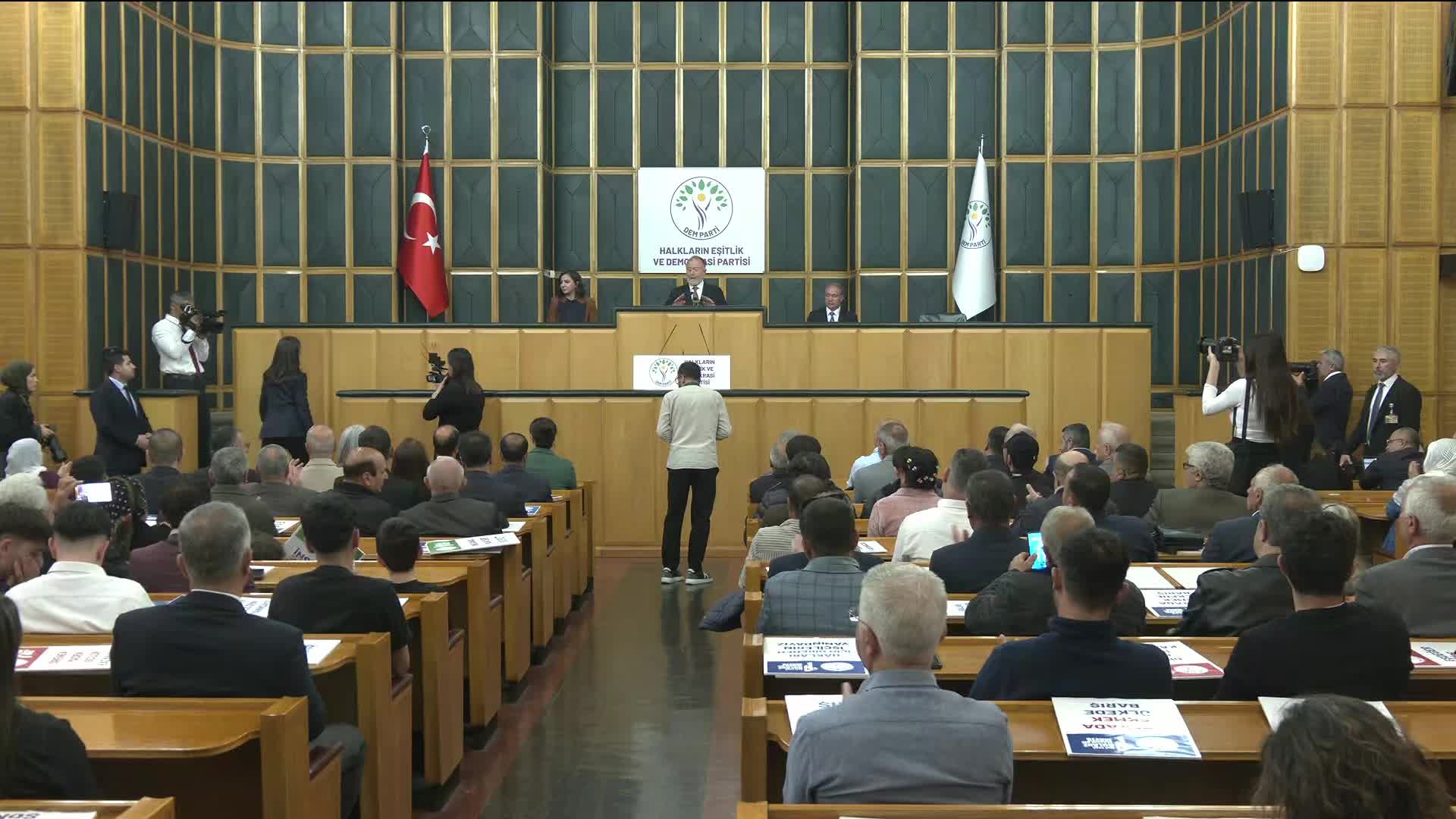 DEM Parti Grup Toplantısı...  Tülay Hatimoğulları: "İktidar artık Nasrettin Hoca misali ipe un sermekten vazgeçmeli"
