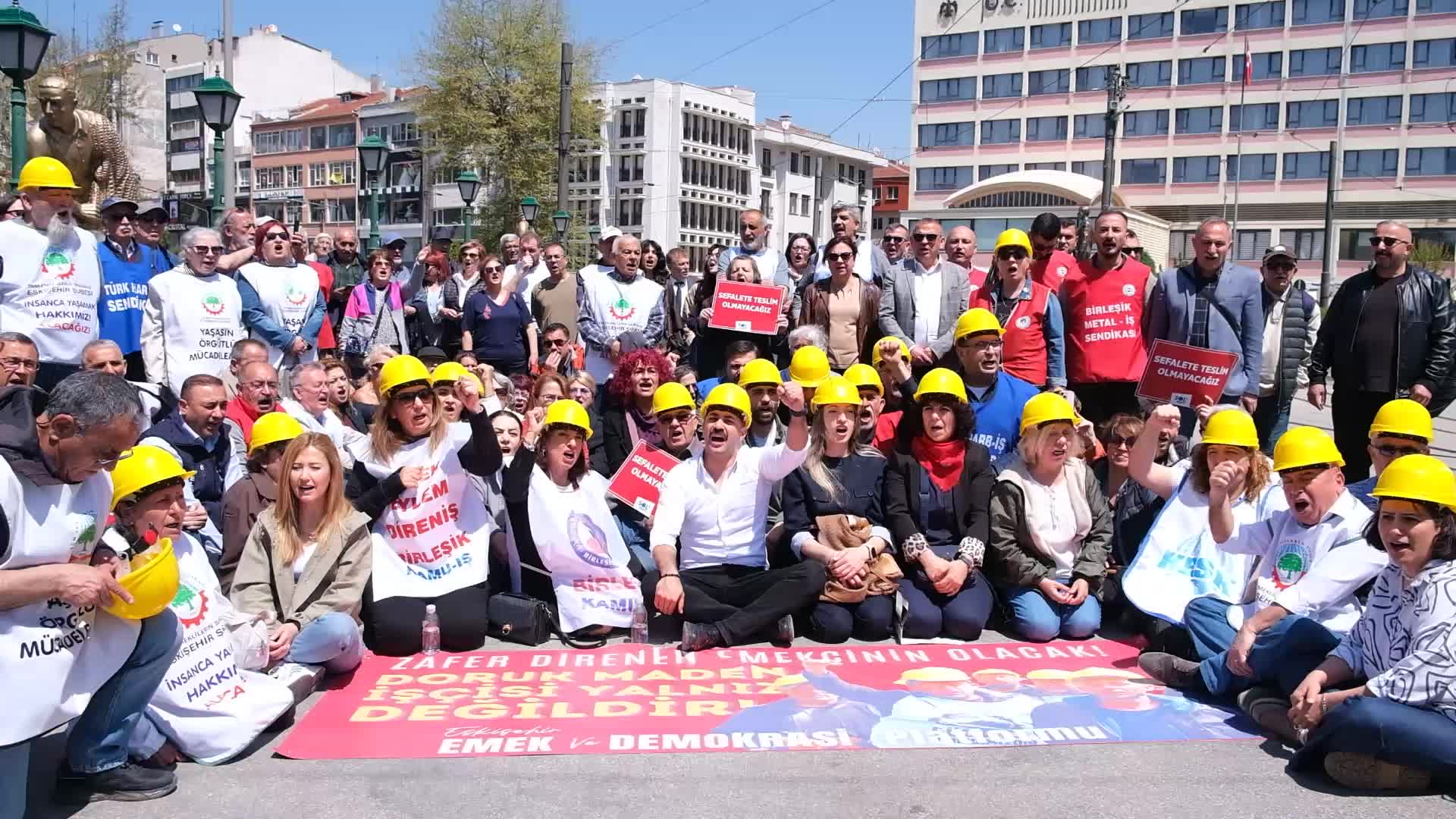 Eskişehir’den Doruk Madencilik işçilerine baretli destek: “Direniş alanı emeğin bastırılamayan sesidir”