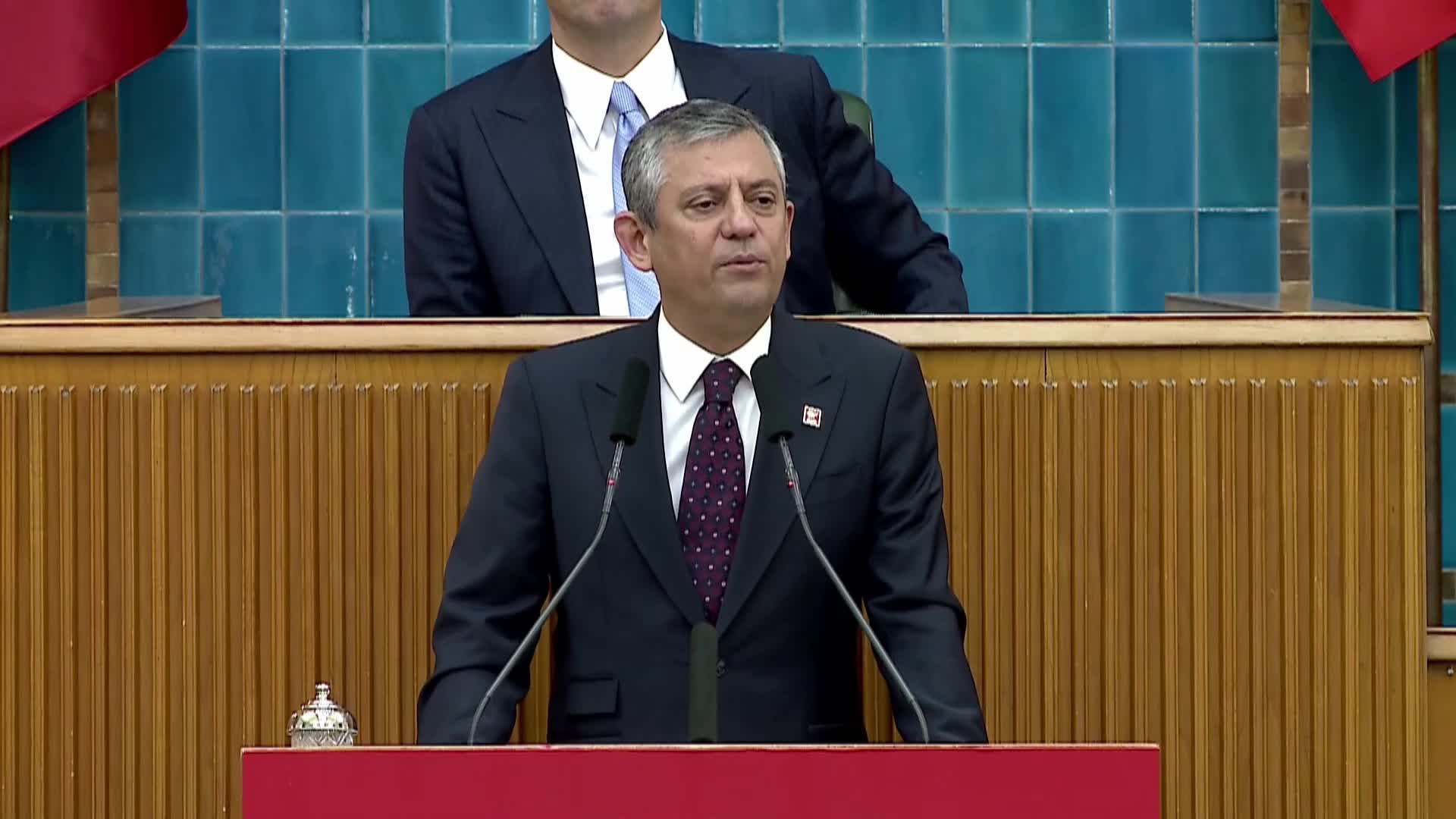 CHP grup toplantısı... Özgür Özel: "Ekonomist Sayın Erdoğan yine çareyi bulmuş, varlık barışı yapacakmış"