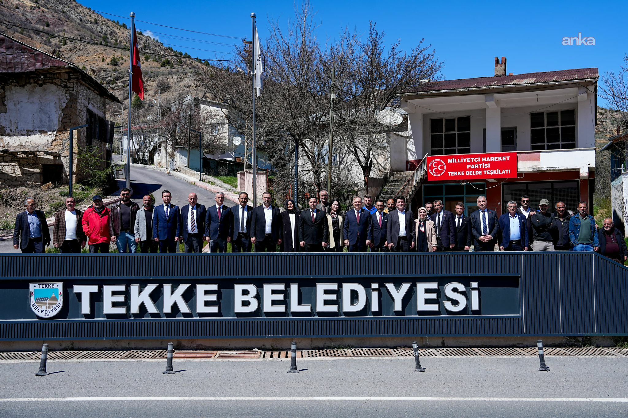 CHP’li Zeybek ve belediye başkanları, 7 Haziran’daki seçimler öncesi Gümüşhane Tekke’de yurttaşları ziyaret etti