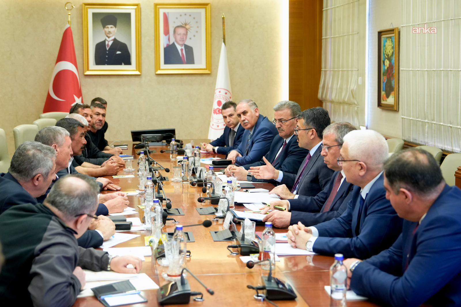 Eylemci Doruk Madencilik işçileriyle işverenleri İçişleri Bakanlığı'nda bir araya geldi