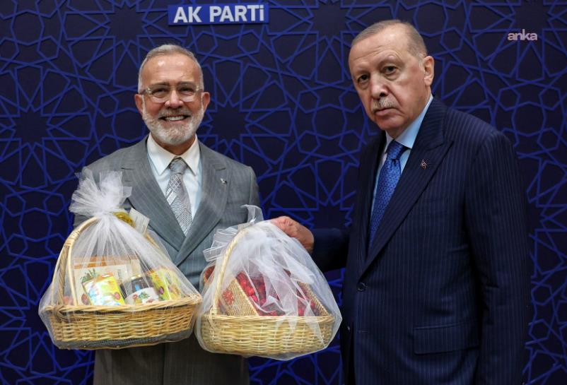 AK Parti Manisa Milletvekili Yenişehirlioğlu, Cumhurbaşkanı Erdoğan'a mesir macunu hediye etti