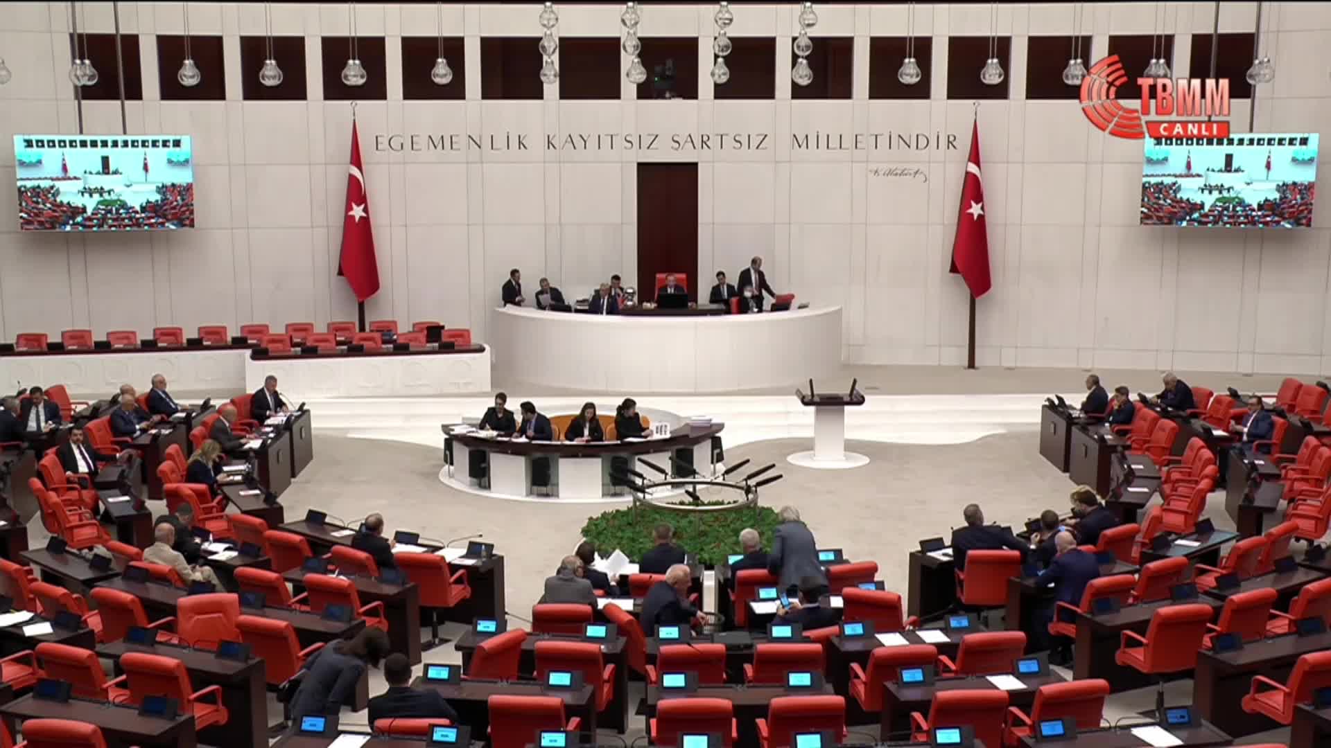 TBMM Genel Kurulu... İYİ Partili Çömez: Eski siyasi yol arkadaşınıza Türkiye'yi peşkeş çekmişsiniz ve adam sömürmekle kalmamış işçilerin hakkını, hukukunu ayaklar altına alıyor