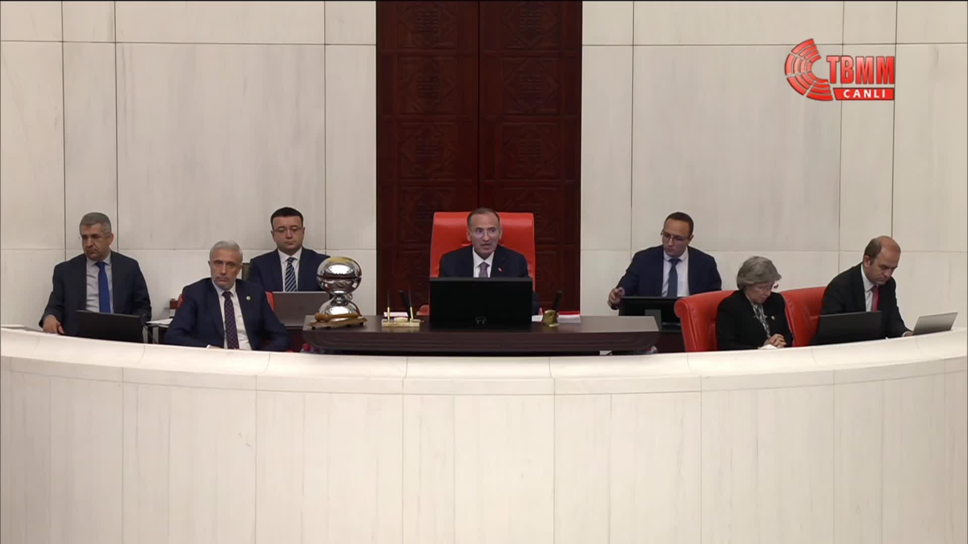 TBMM Genel Kurulu'nda AK Partili Yıldırım ile CHP'li Başarır arasında "Boş konuşuyorsun" tartışması