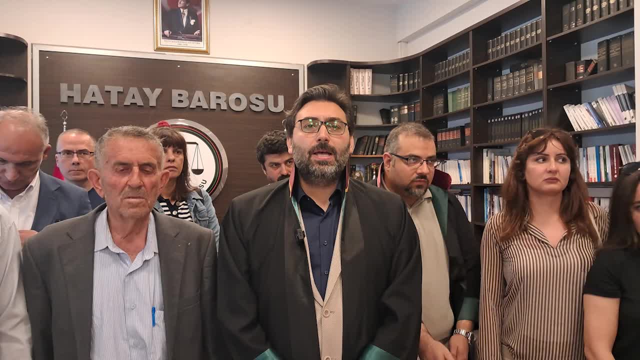 Hatay'da, 6 Şubat depremlerinde 36 kişiye mezar olan Zekiye Kırat Apartmanı davası: “Binayı yapan da onayı veren de suçlu”