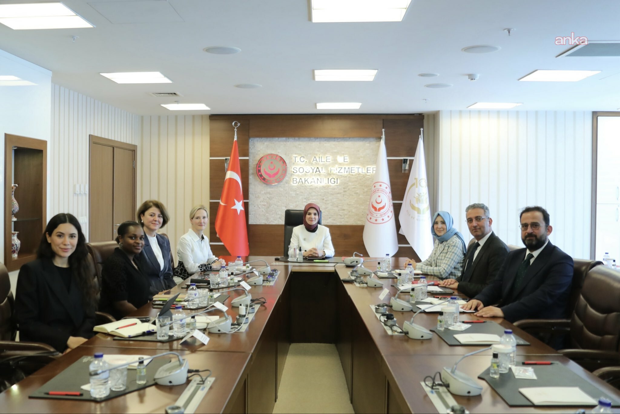 Aile ve Sosyal Hizmetler Bakanı Göktaş, Meta Küresel Güvenlik Direktörü Davis ile bir araya geldi