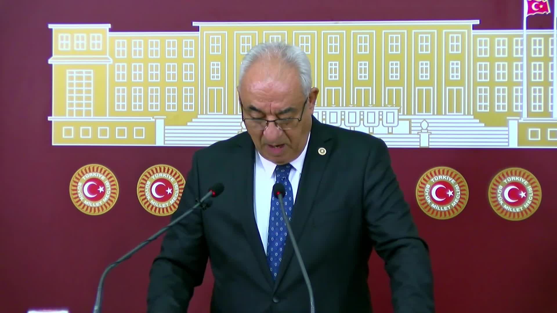 Önder Aksakal: "Ülkemizde verimli üretime geçme yolunda büyük reformlar şarttır, bunun en başında Büyükşehir Yasası'nın eski haline getirilmesi yer almaktadır"