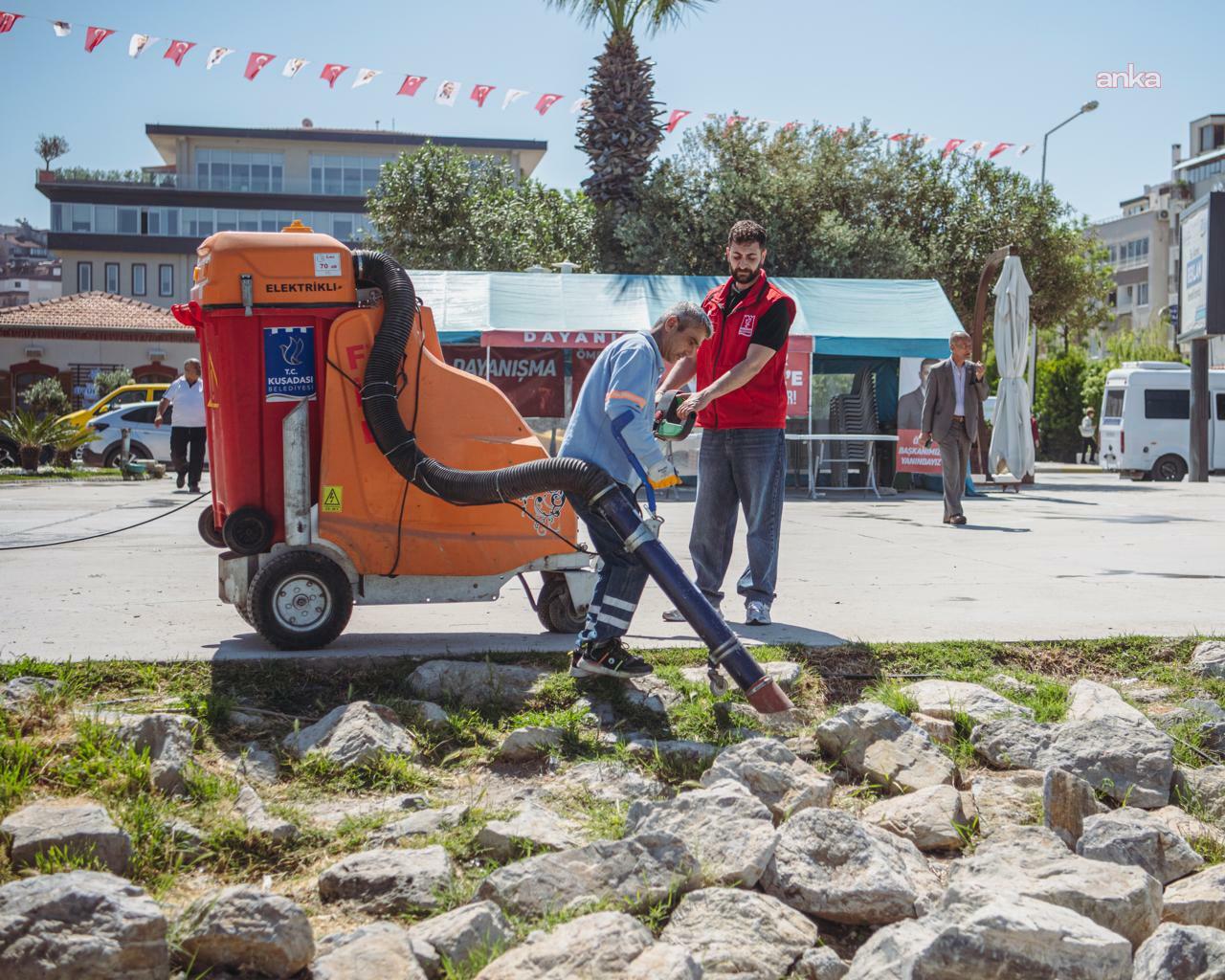 Kuşadası Belediyesi'nden yaz sezonu öncesi sahil bandında yoğun mesai