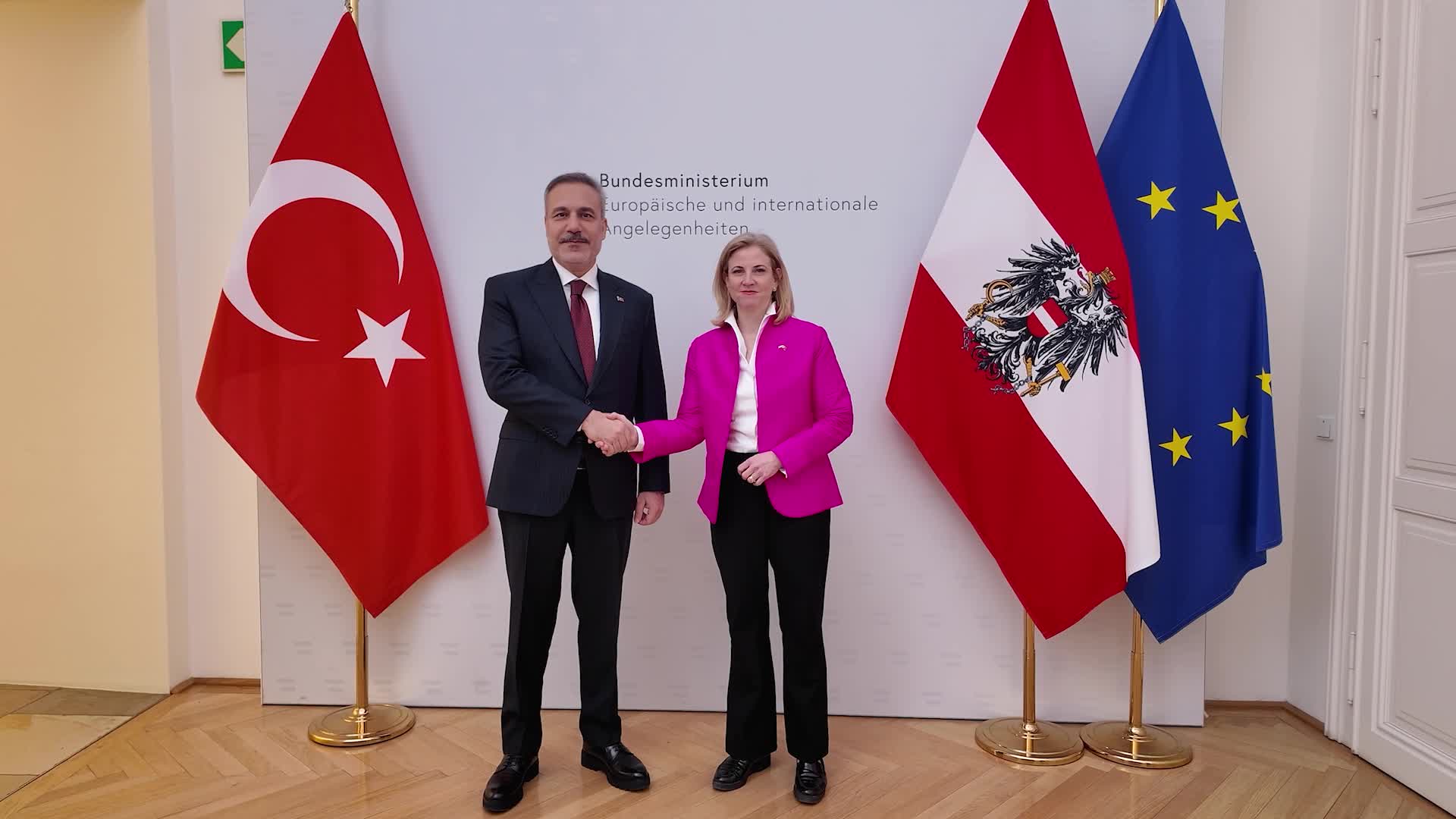 Bakan Fidan, Avusturyalı mevkidaşıyla bir araya geldi
