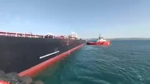 Çanakkale Boğazı'nda makine arızası oluşan ham petrol yüklü tanker kurtarıldı