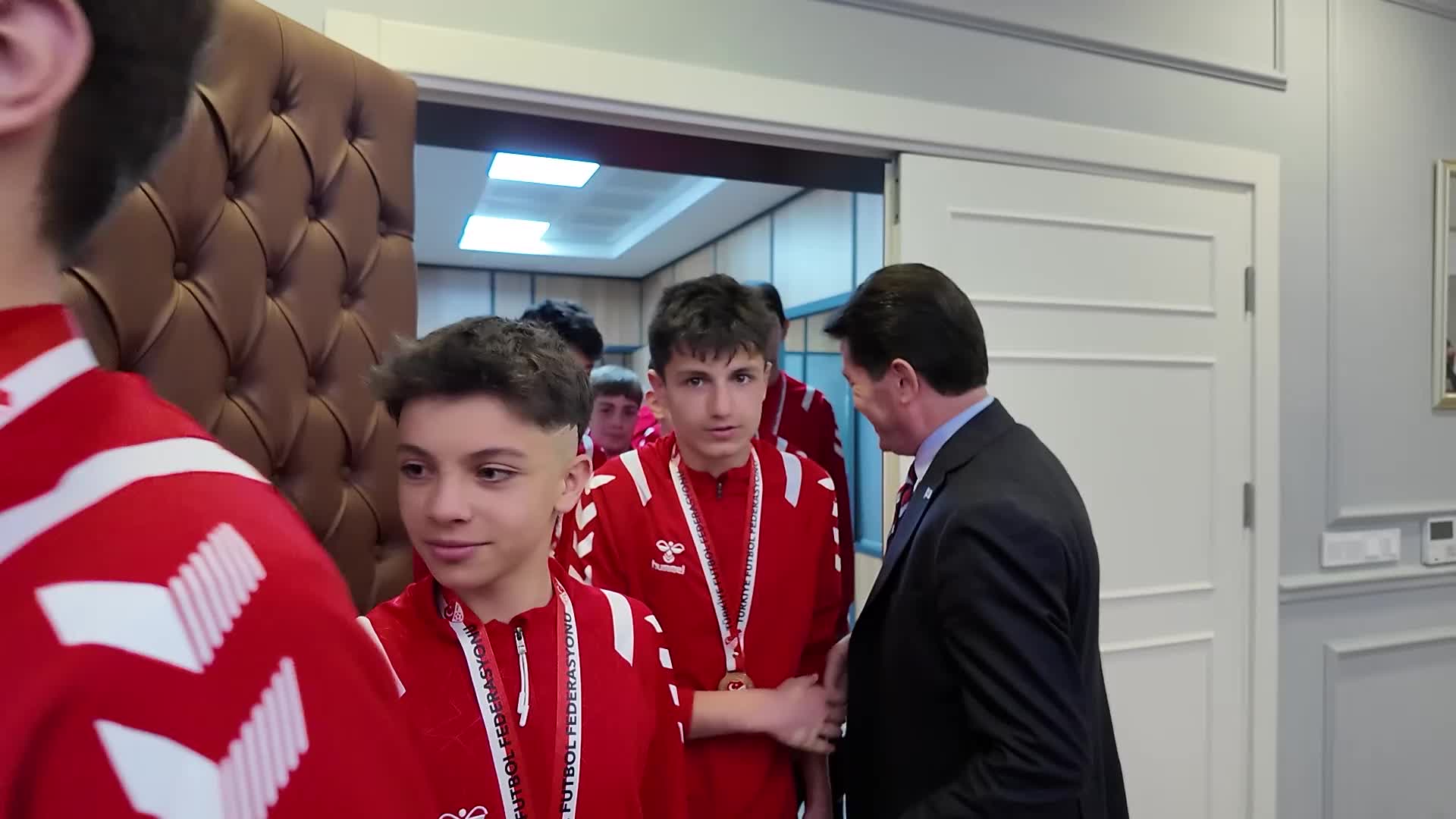 Ortahisar Belediye Başkanı Kaya, U14 Türkiye Şampiyonu takımı ağırladı