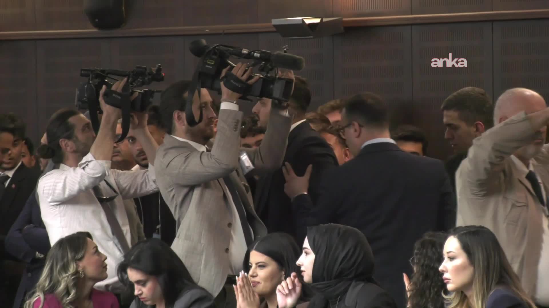 Parlamento Muhabirleri Derneği: "Bir milletvekilinin gazeteci arkadaşımıza karşı sergilediği tavrı basın özgürlüğüne saldırı olarak kabul ediyoruz"