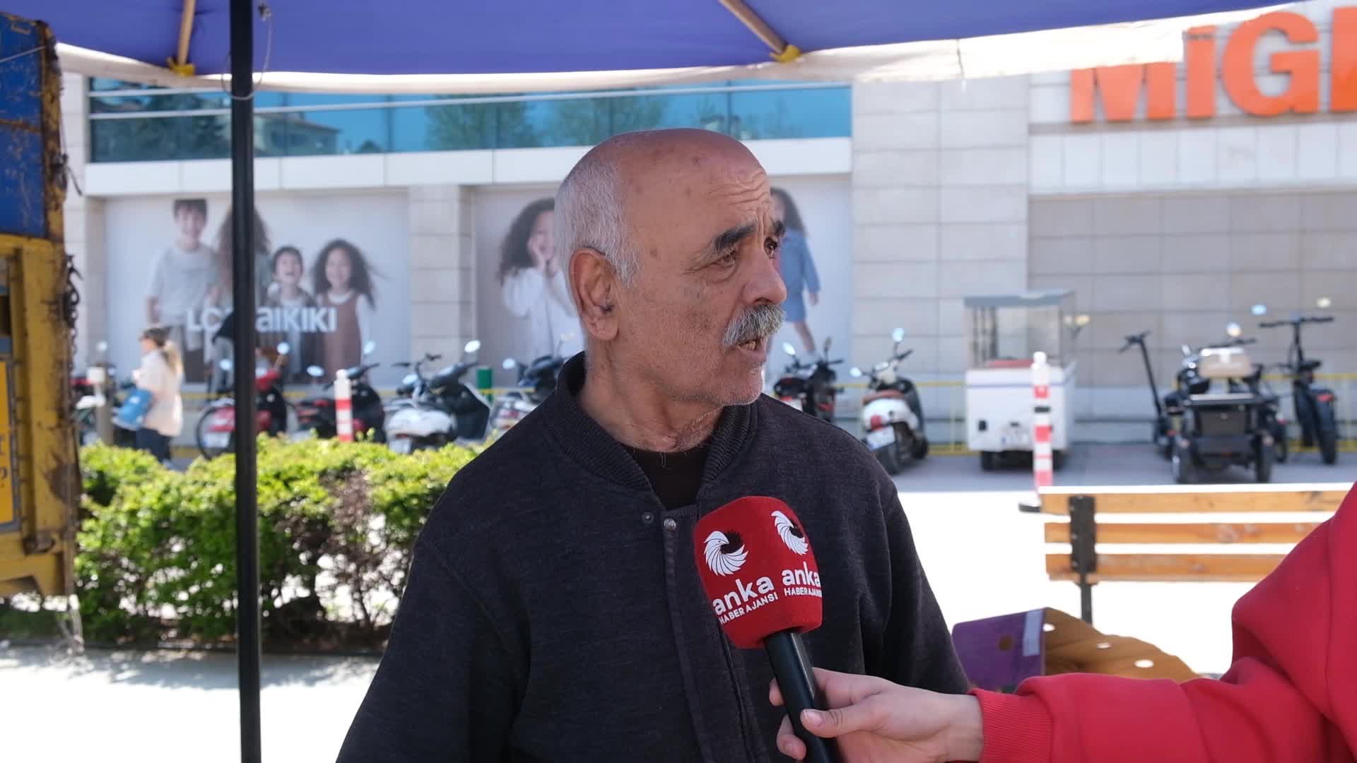 Isparta'da pazar fiyatlarından kimse memnun değil... Pazar esnafı Hüseyin Mızrak: "Maliyet yüksek olunca ucuz satma şansı olmuyor"