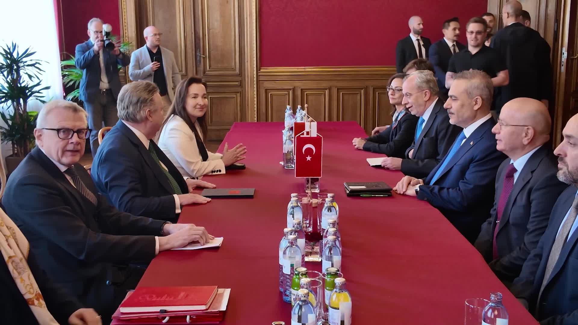 Dışişleri Bakanı Fidan, Viyana Eyalet Başbakanı ve Belediye Başkanı Ludwig ile görüştü
