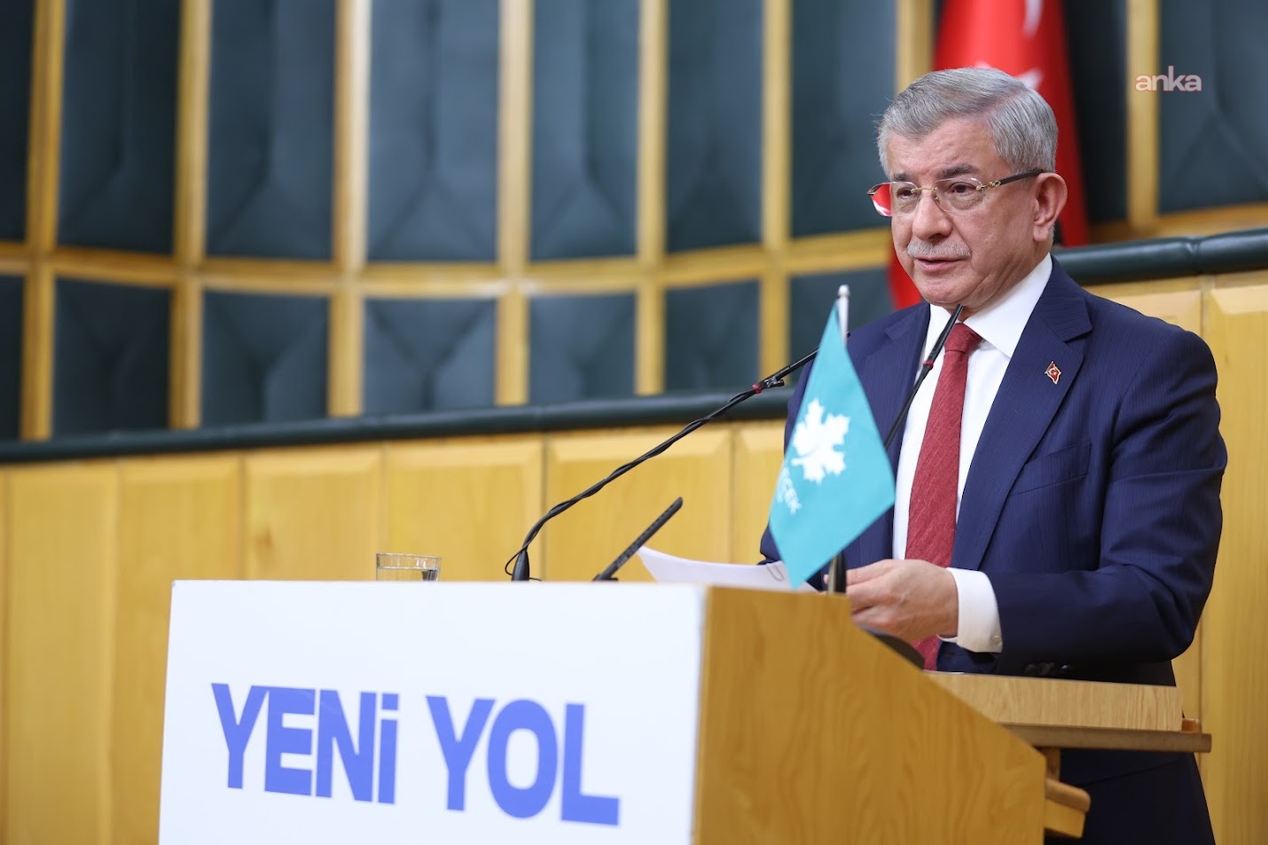 Ahmet Davutoğlu'ndan Sumud Filosu'na müdahale tepkisi: "Soykırım ve savaş suçları tescillenmiş bu korsanlık çetesinden hesap sorulmalıdır"
