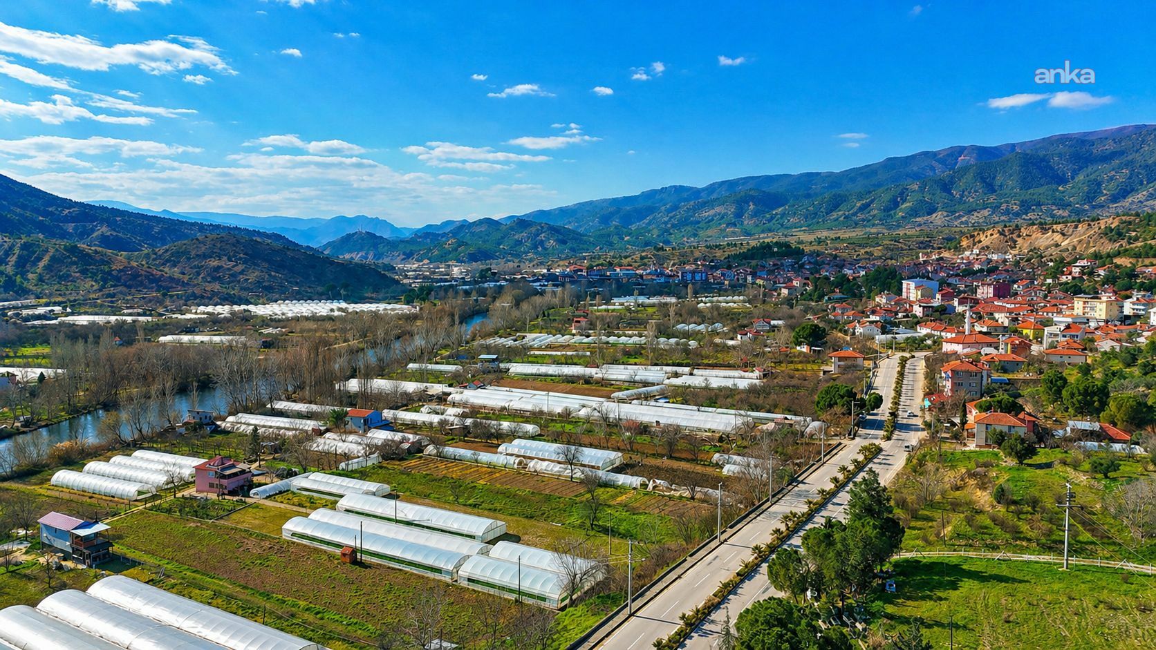 Eskişehir Büyükşehir Belediye Başkanı Ünlüce, Sarıcakaya'da yapılması planlanan maden ocağının iptal edildiğini duyurdu