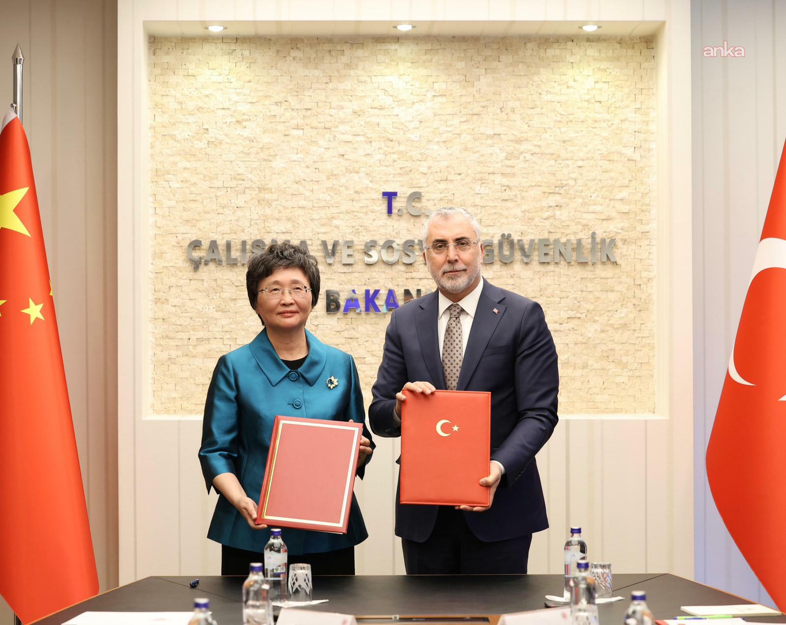 Bakan Işıkhan, Çinli mevkidaşı Wang Xiaoping ile bakanlıkta bir araya geldi