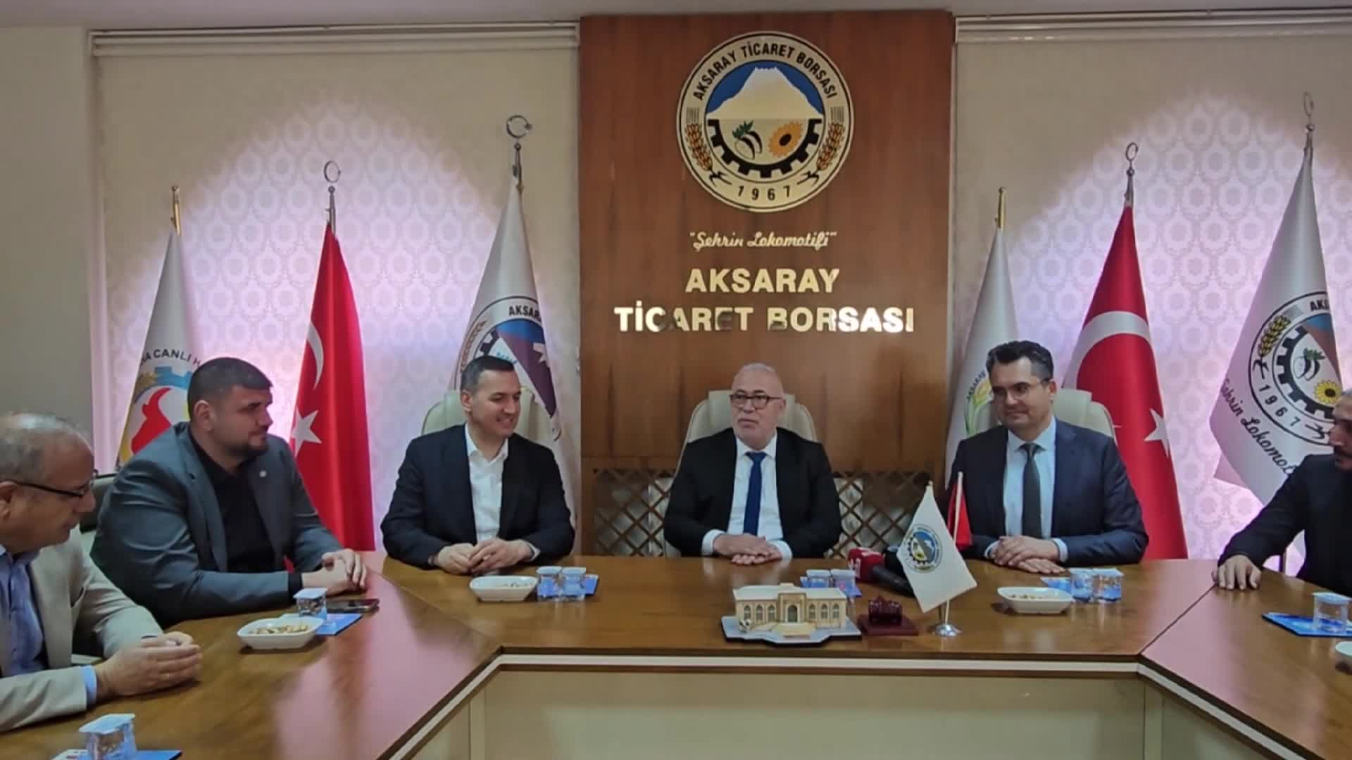 İYİ Parti heyeti Aksaray Ticaret Borsası’nı ziyaret etti: “Türkiye yüksek faiz, vergi ve ceza üçgenine hapsedildi”