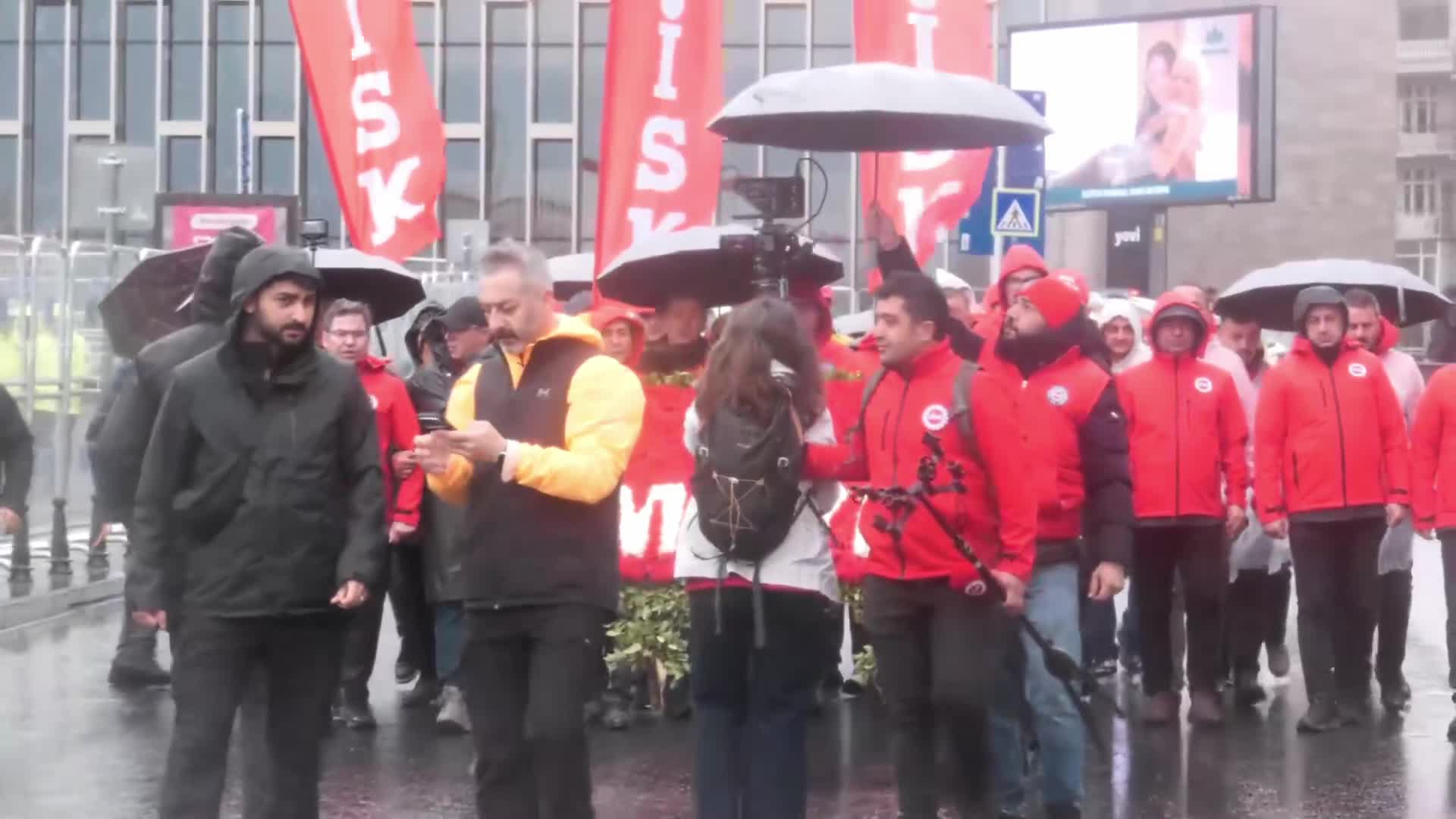 1 Mayıs Emek ve Dayanışma Günü... DİSK Genel Başkanı Çerkezoğlu: "İktidar toplumsal desteğini kaybettikçe baskıcı yöntemlere sarılmaktadır"