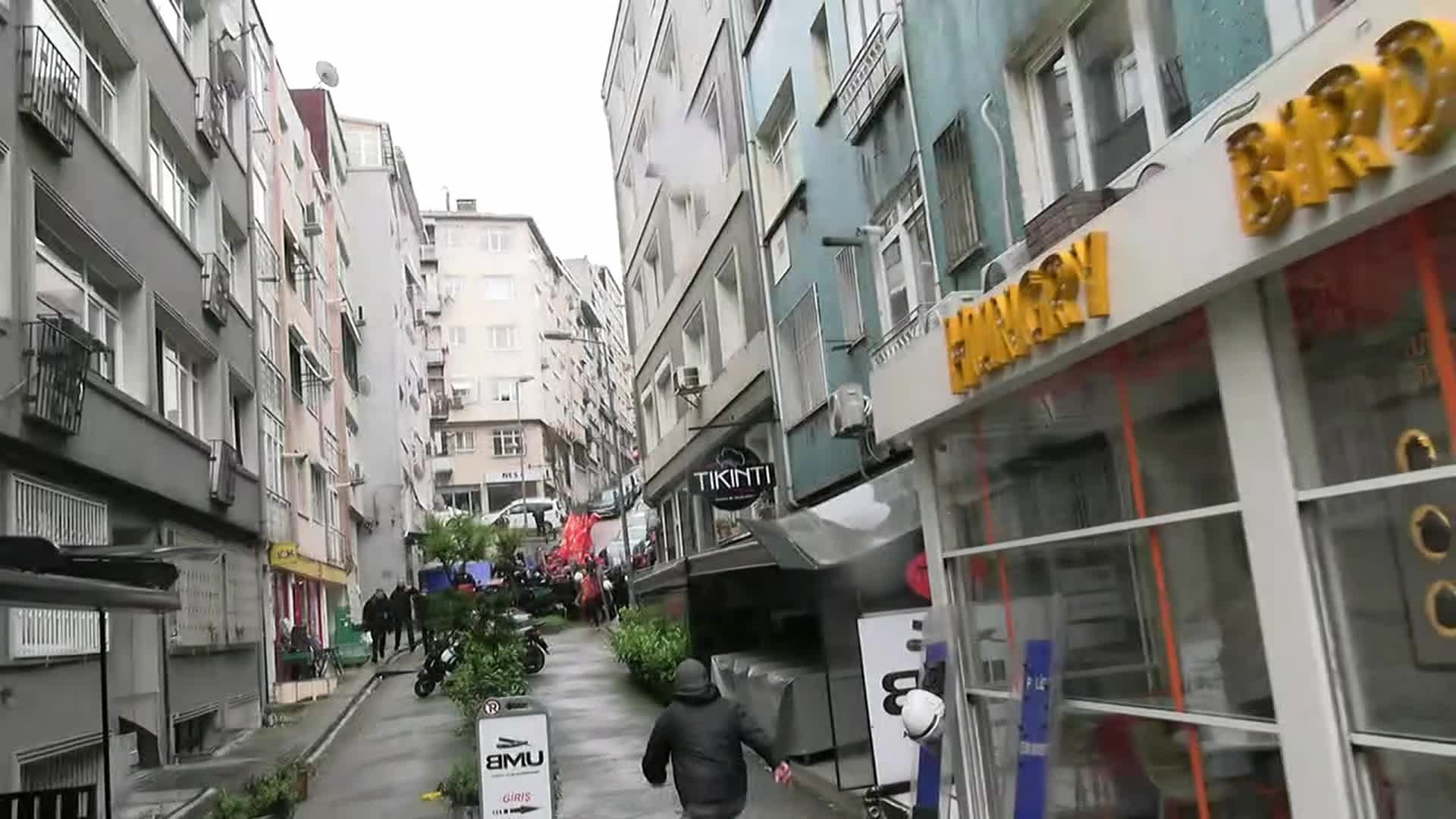 Taksim'e yürümek isteyen HKP'lilere Beşiktaş'ta polis müdahalesi