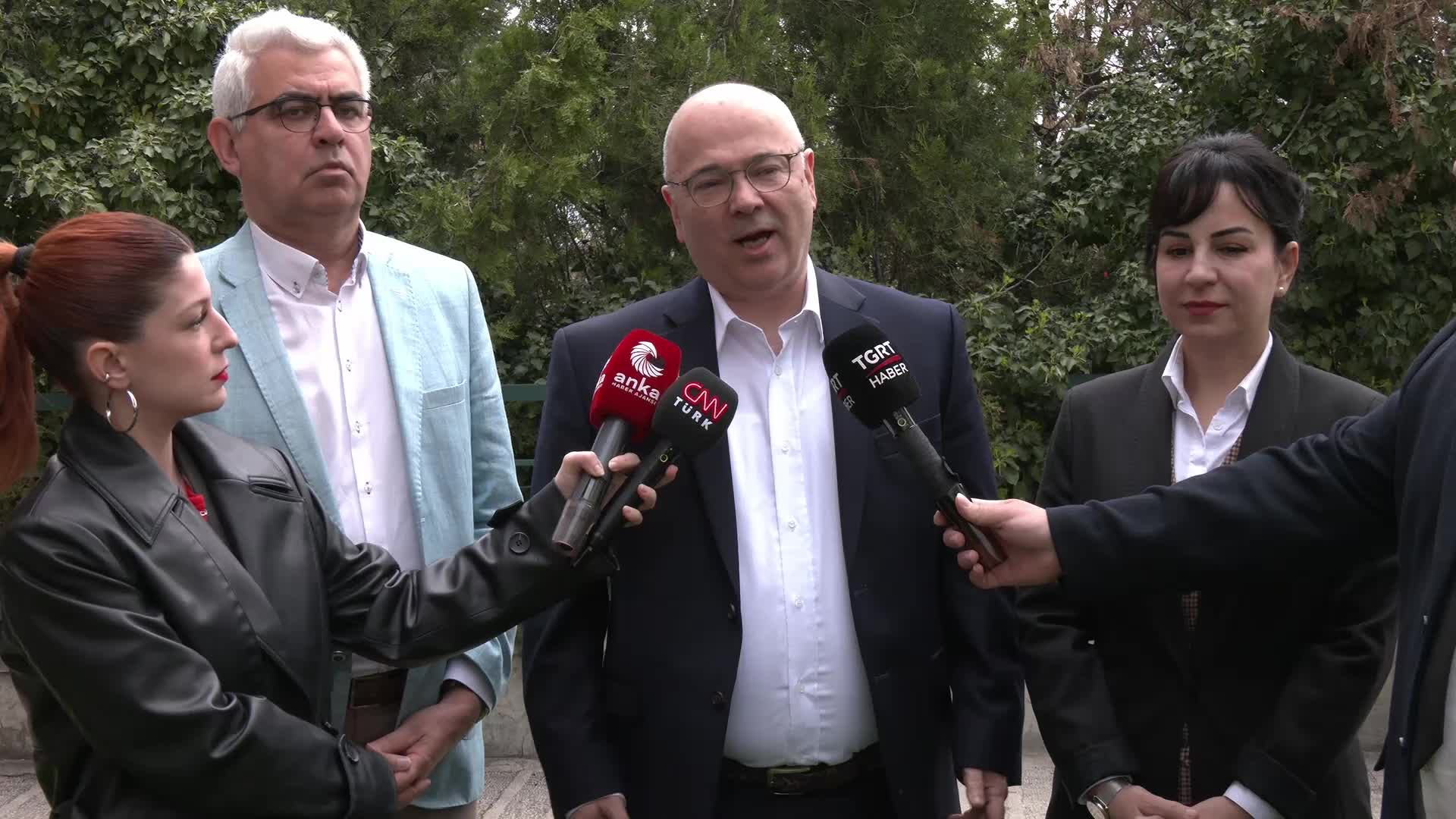 Türk Toraks Derneği'nden "Halk İçin Akciğer Sağlığı Kongresi"... Çağlar Çuhadaroğlu: "Her üç lise öğrencisinden birisi sigarayla tanışıyor. E-sigara ciddi bir dert"