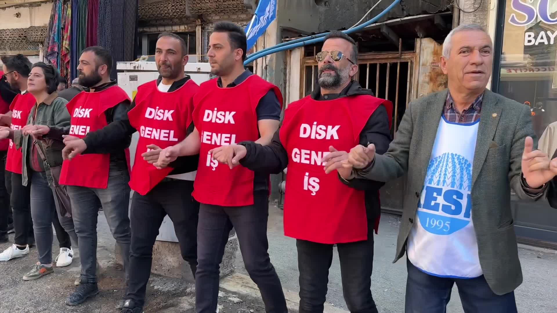 Hakkari'de 1 Mayıs halaylarla kutlandı