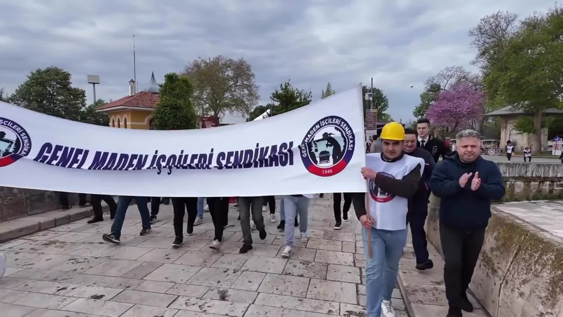 Zonguldaklı madenciler, 1 Mayıs Emek ve Dayanışma Günü'nü Edirne'de kutladı