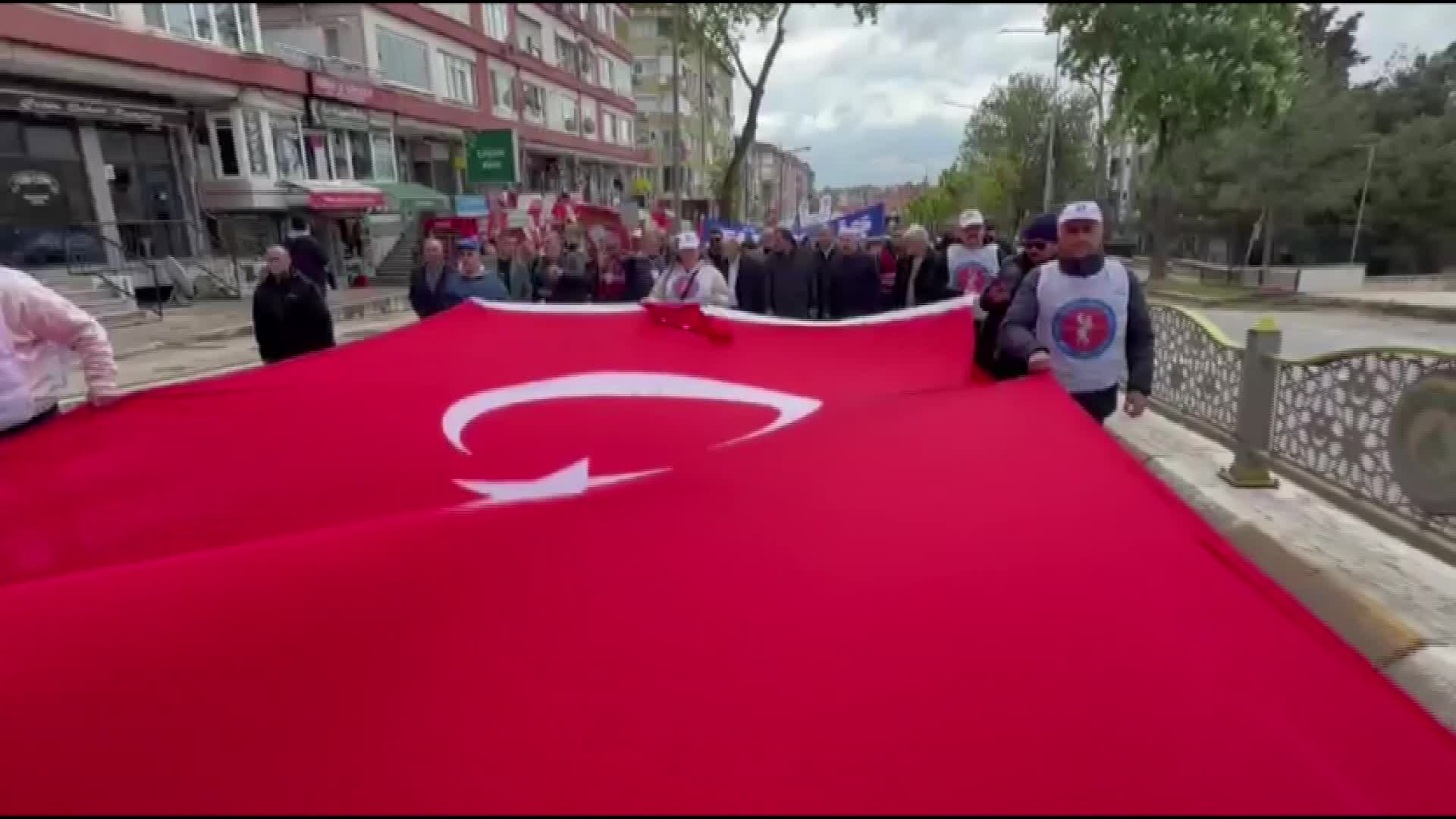 İYİ Parti Genel Başkanı Dervişoğlu, 1 Mayıs'ı Edirne'de işçilerle kutladı: "Hayatımın sonuna kadar yanınızda olacağım"