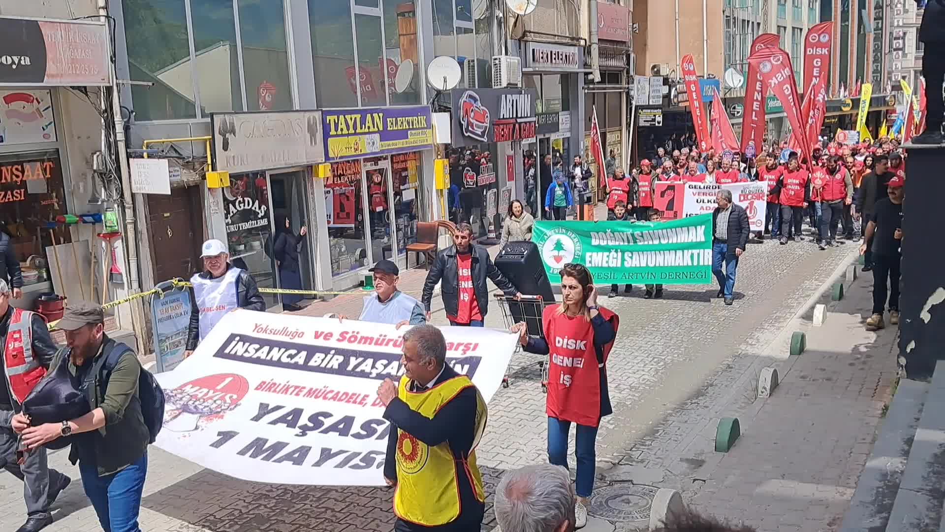 Artvin’de 1 Mayıs Emek ve Dayanışma Günü kutlandı: Bu sömürü ve yağma düzeninin çarkları arasında her gün daha fazla eziliyoruz