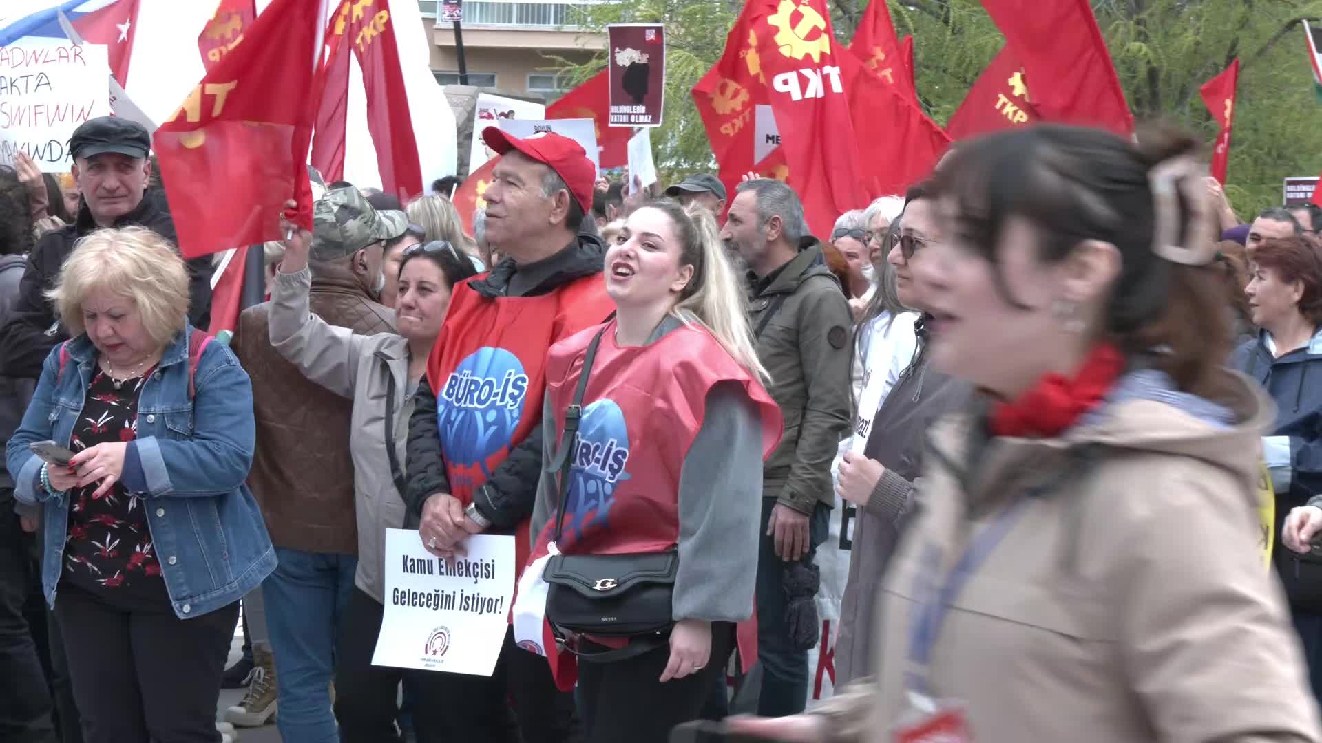 1 Mayıs Emek ve Dayanışma Günü... TKP'nin Anıtpark mitingi: Emeğimize, yaşamımıza, hayatımıza çöken arsız bir düzen bizi sömürüyor, öldürüyor