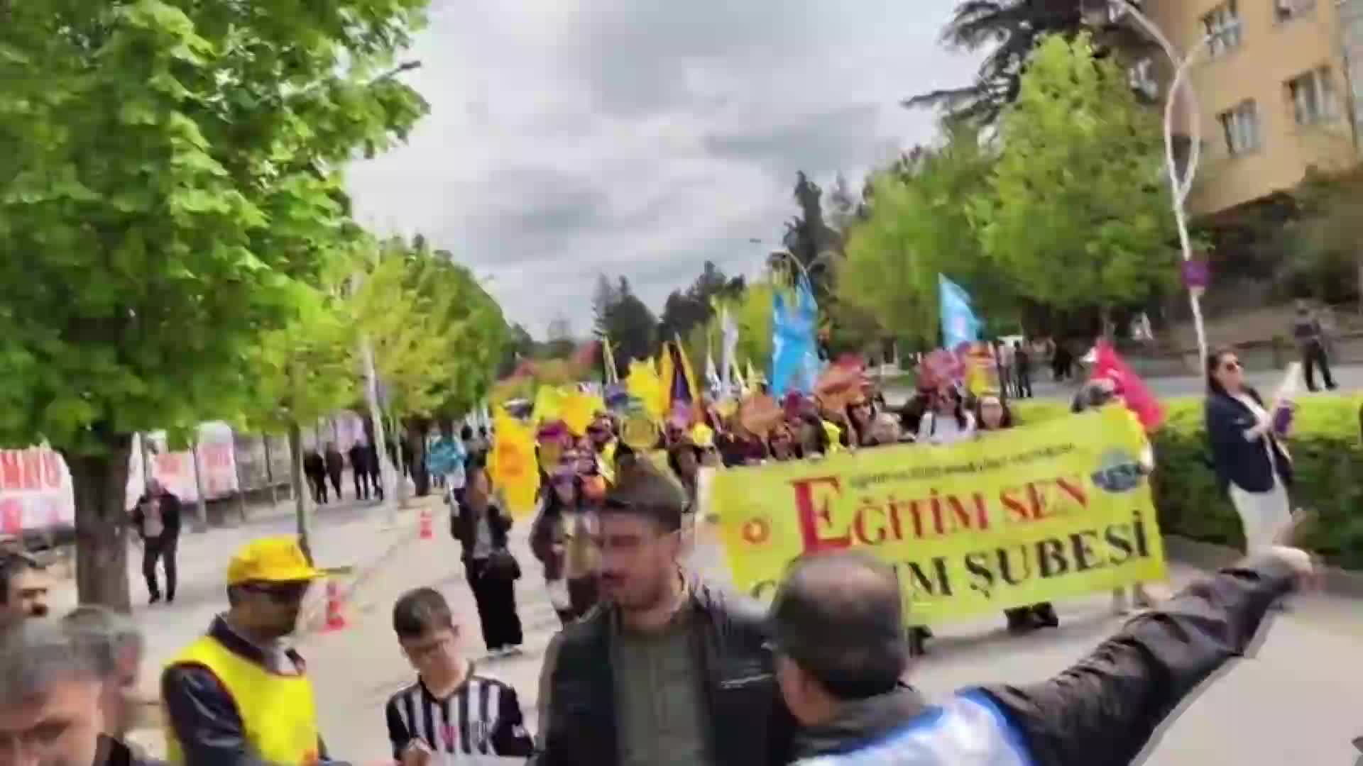 Çorum’da 1 Mayıs’ta Bakan Yusuf Tekin için hazırlanan karne gerginliğe yol açtı