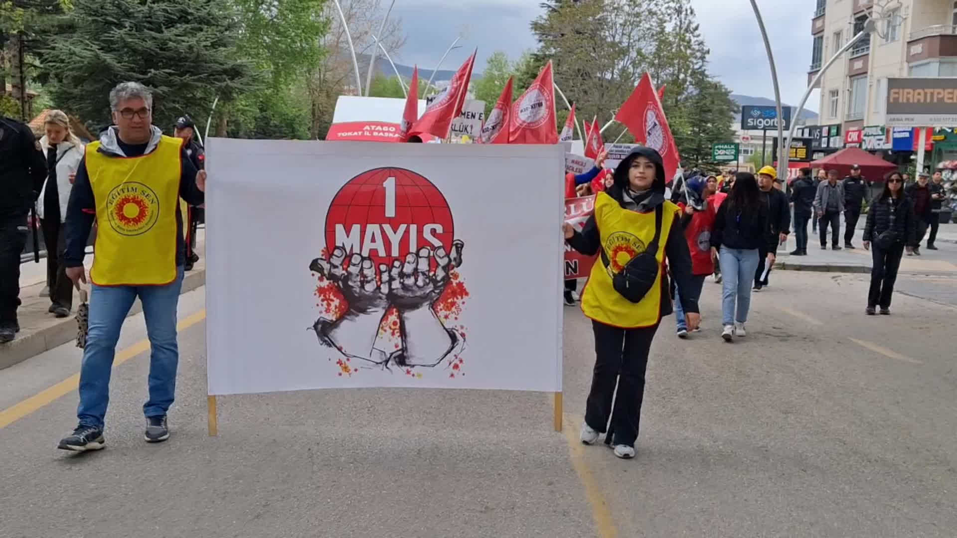 Tokat’ta Sağanak Yağmura Rağmen 1 Mayıs Coşkusu: Biz Kazanacağız!