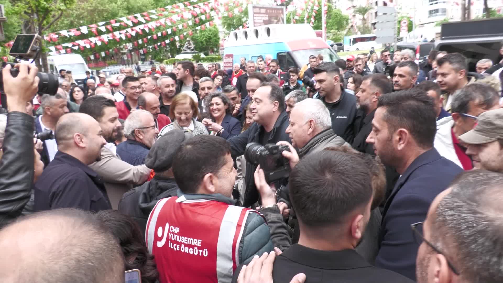 Manisa Büyükşehir Belediye Başkanı Dutlulu, 1 Mayıs'ta emekçiler ile buluştu
