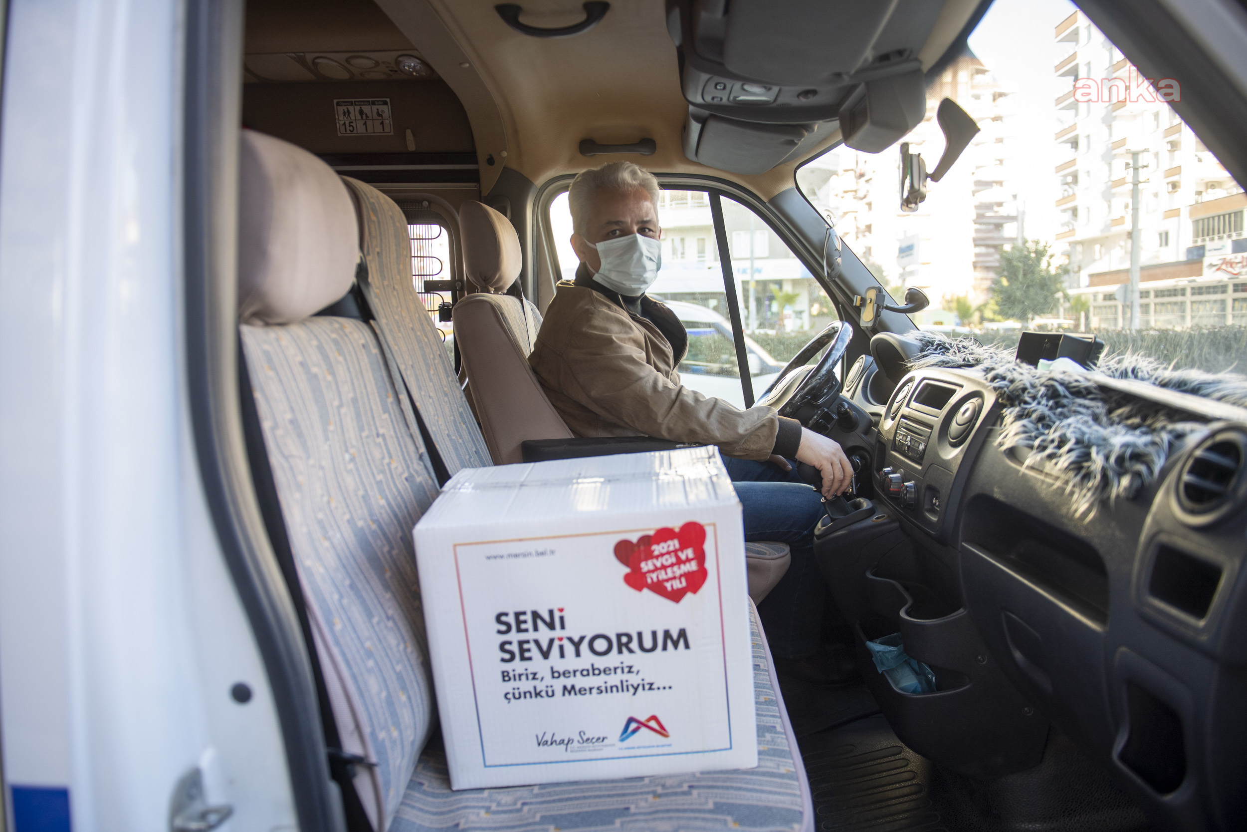 MERSİN BÜYÜKŞEHİR’DEN 5 BİN 785 ESNAFA GIDA KOLİSİ