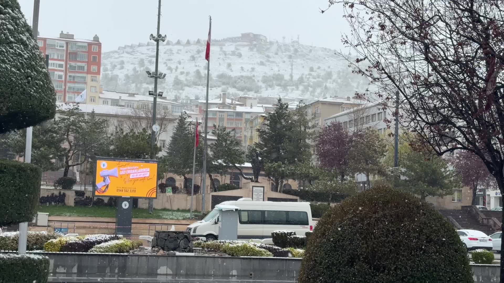 Yozgat güne kar yağışı ile uyandı