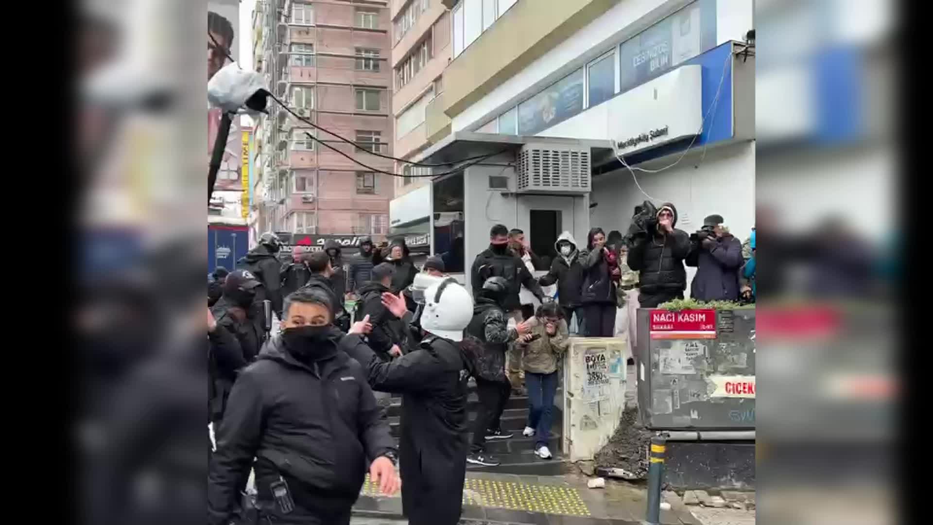 ÇHD: 1 Mayıs'ı Taksim'de kutlamak isterken gözaltına alınan 576 kişinin tamamı serbest bırakıldı