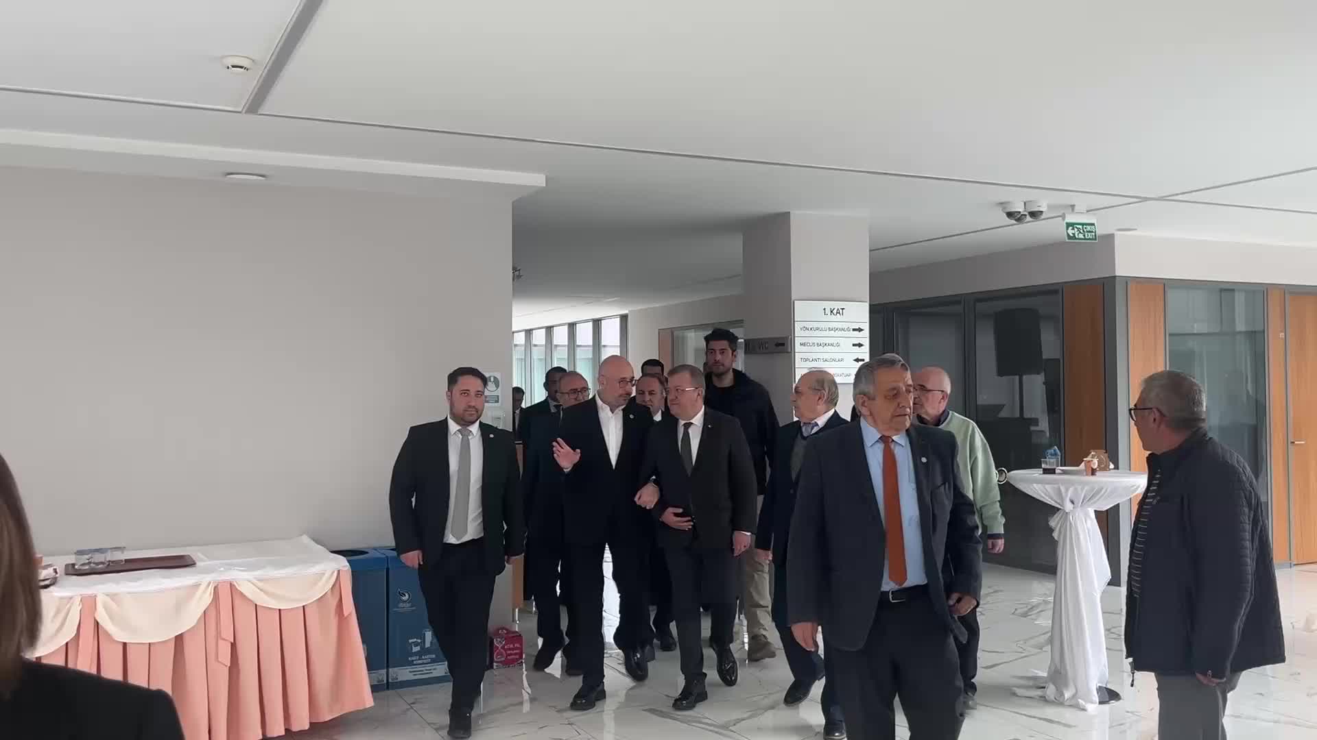 Uğur Poyraz: Benim ikinci bahar yaşaması gereken emeklim, evde kombiyi kısmakla uğraşıyor