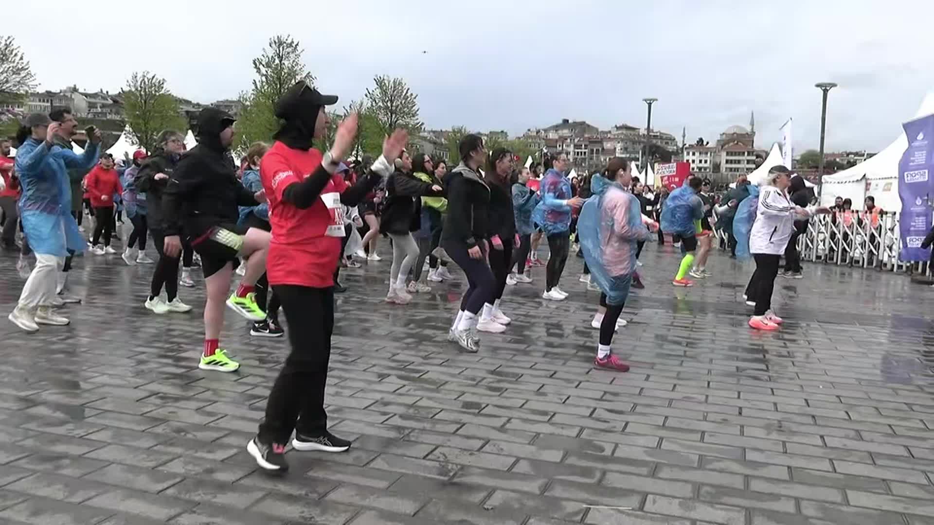 Zorlu hava şartları sporculara engel olamadı: İstanbul’u Koşuyorum Asya etabı heyecanı, Üsküdar sahilinde yapıldı