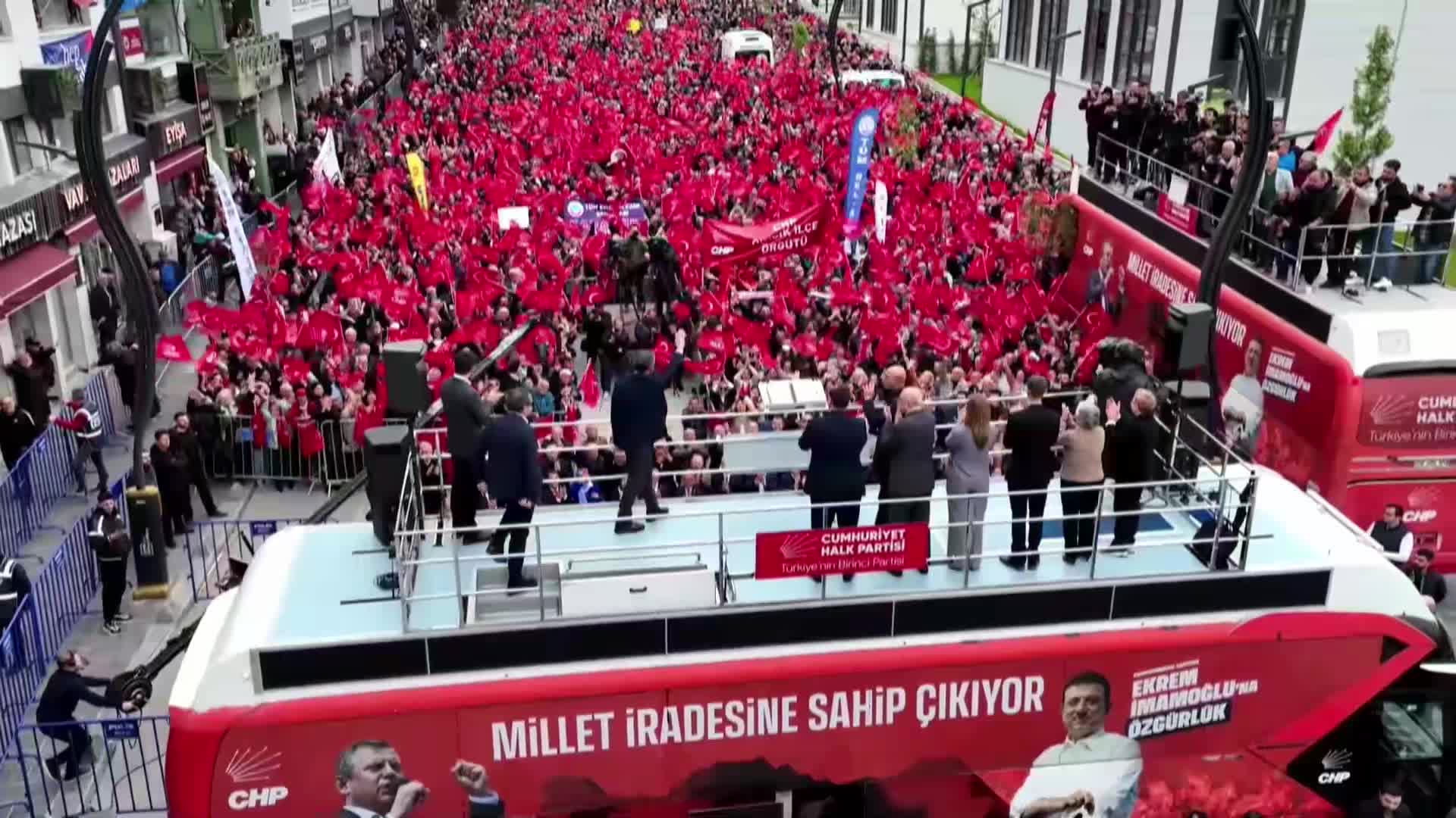 CHP'nin "Millet İradesine Sahip Çıkıyor" mitingi... Özgür Özel’den taşeron işçilere kadro sözü: “O sandık gelecek, CHP bütün işçilerimize kadro verecek”